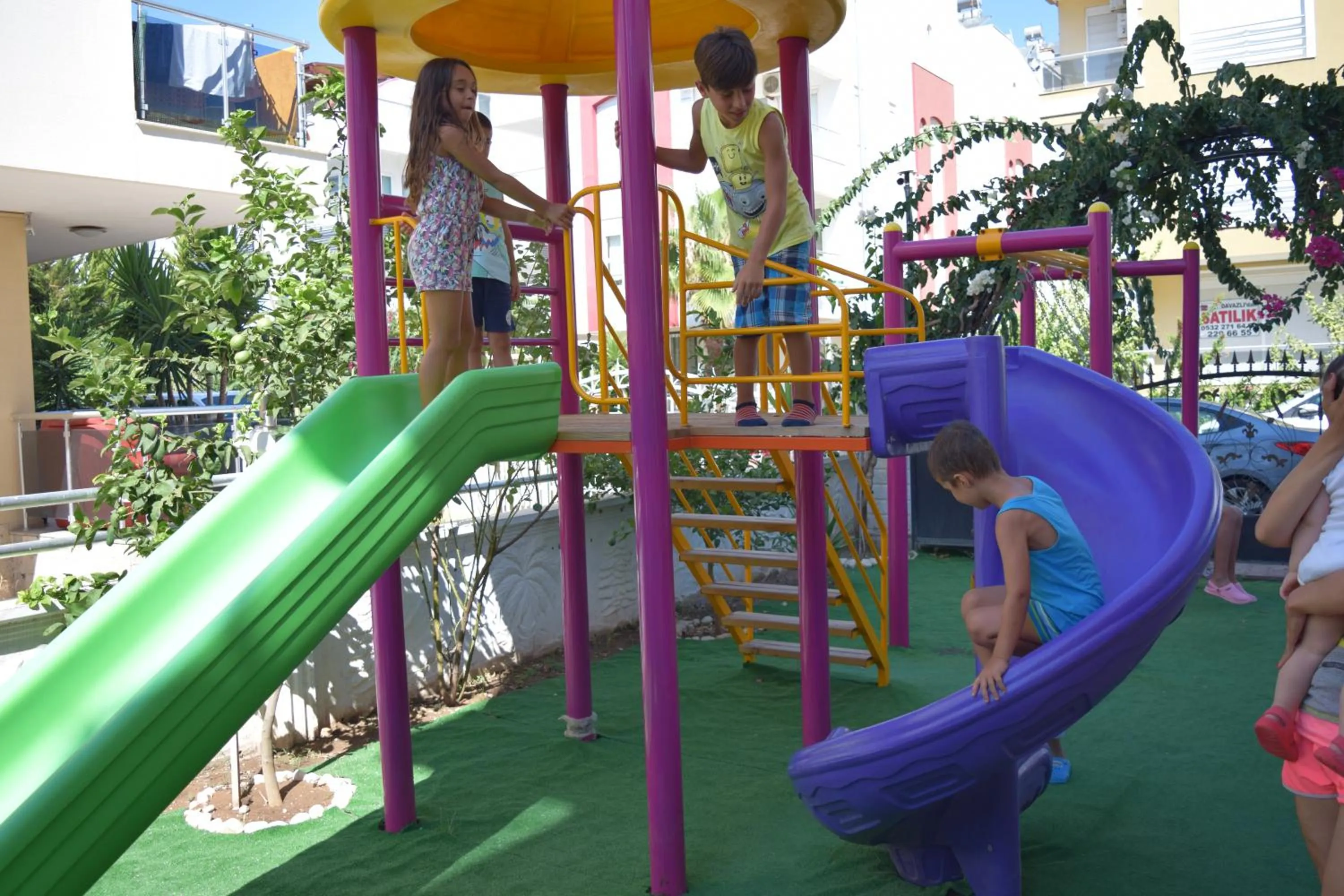 Kids's club in Güden-Pearl