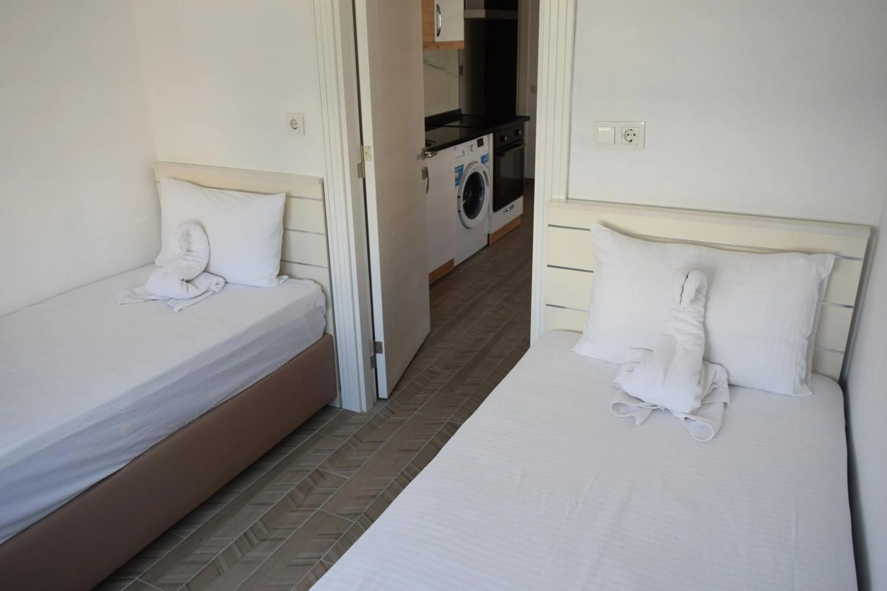 Bedroom, Bed in Güden-Pearl