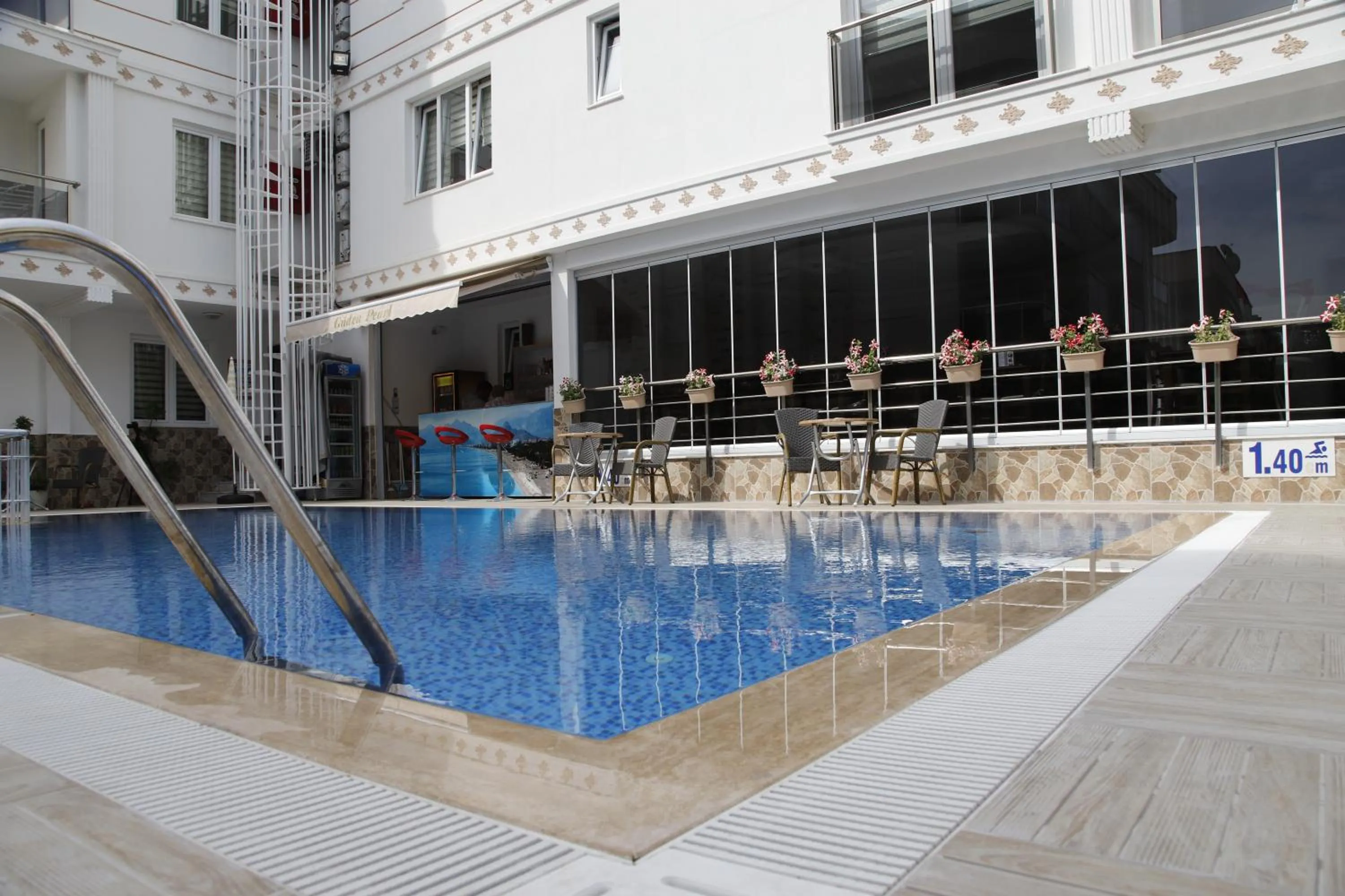 Swimming pool in Güden-Pearl