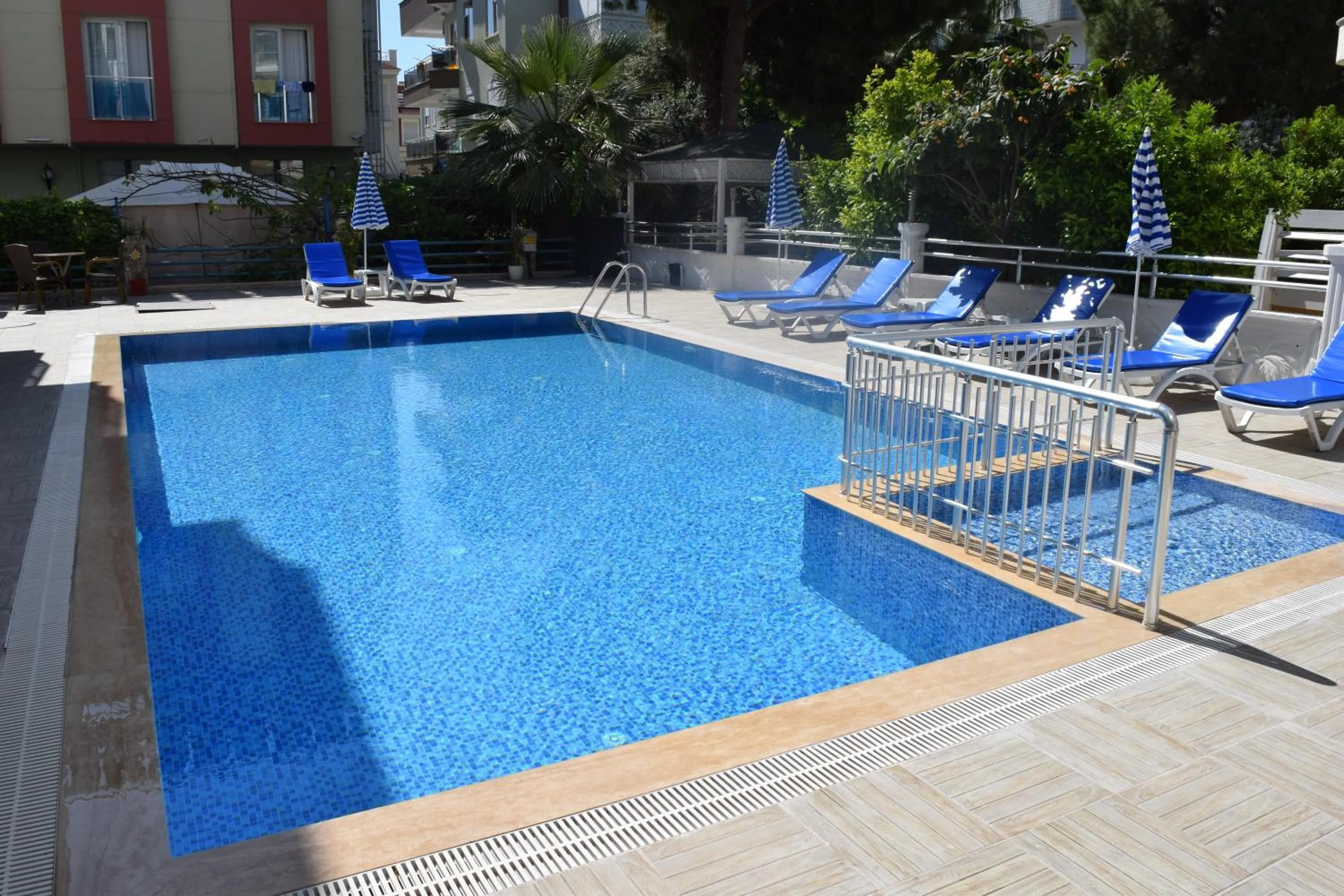 Swimming pool in Güden-Pearl