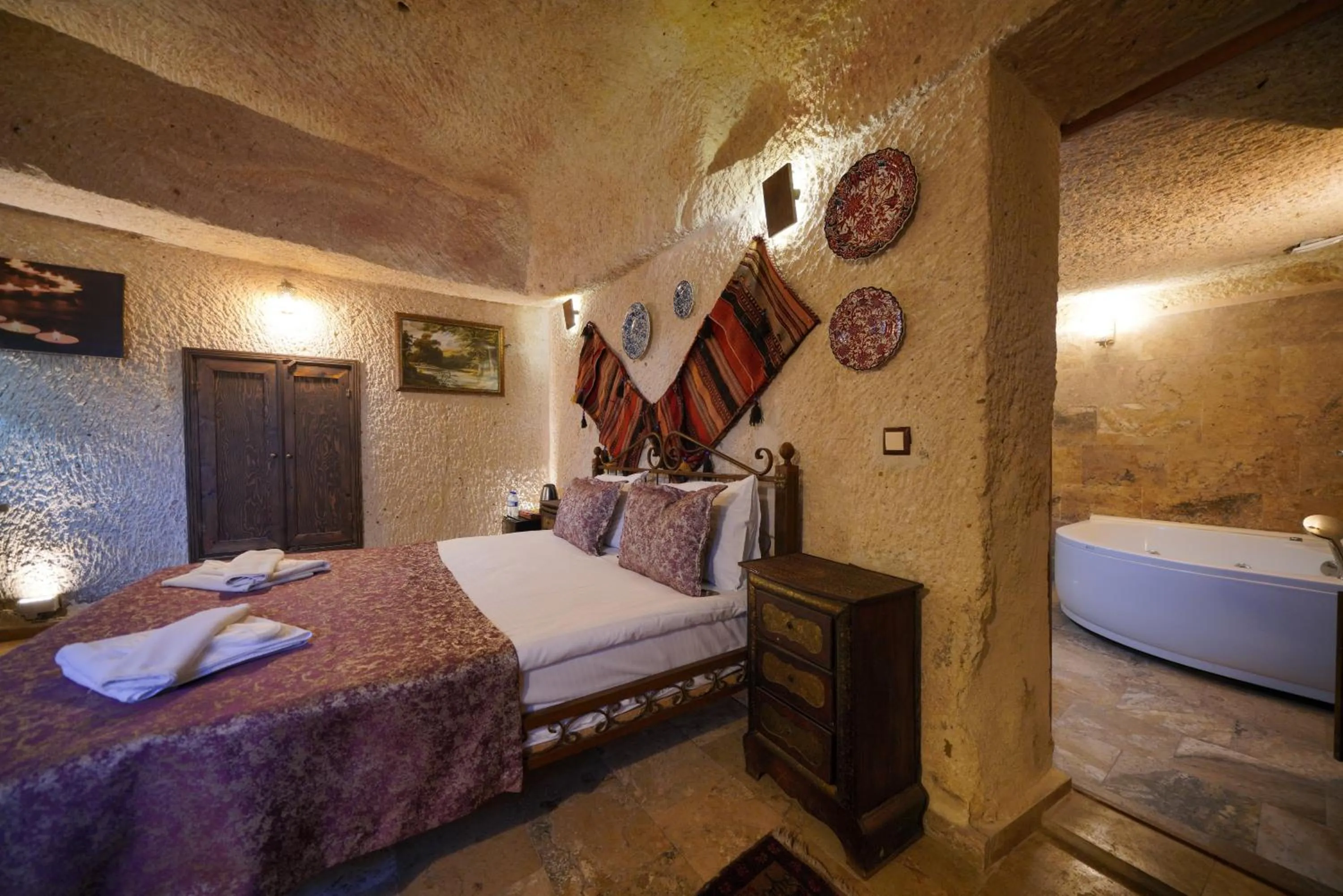 Bed in Emit Cave Hotel