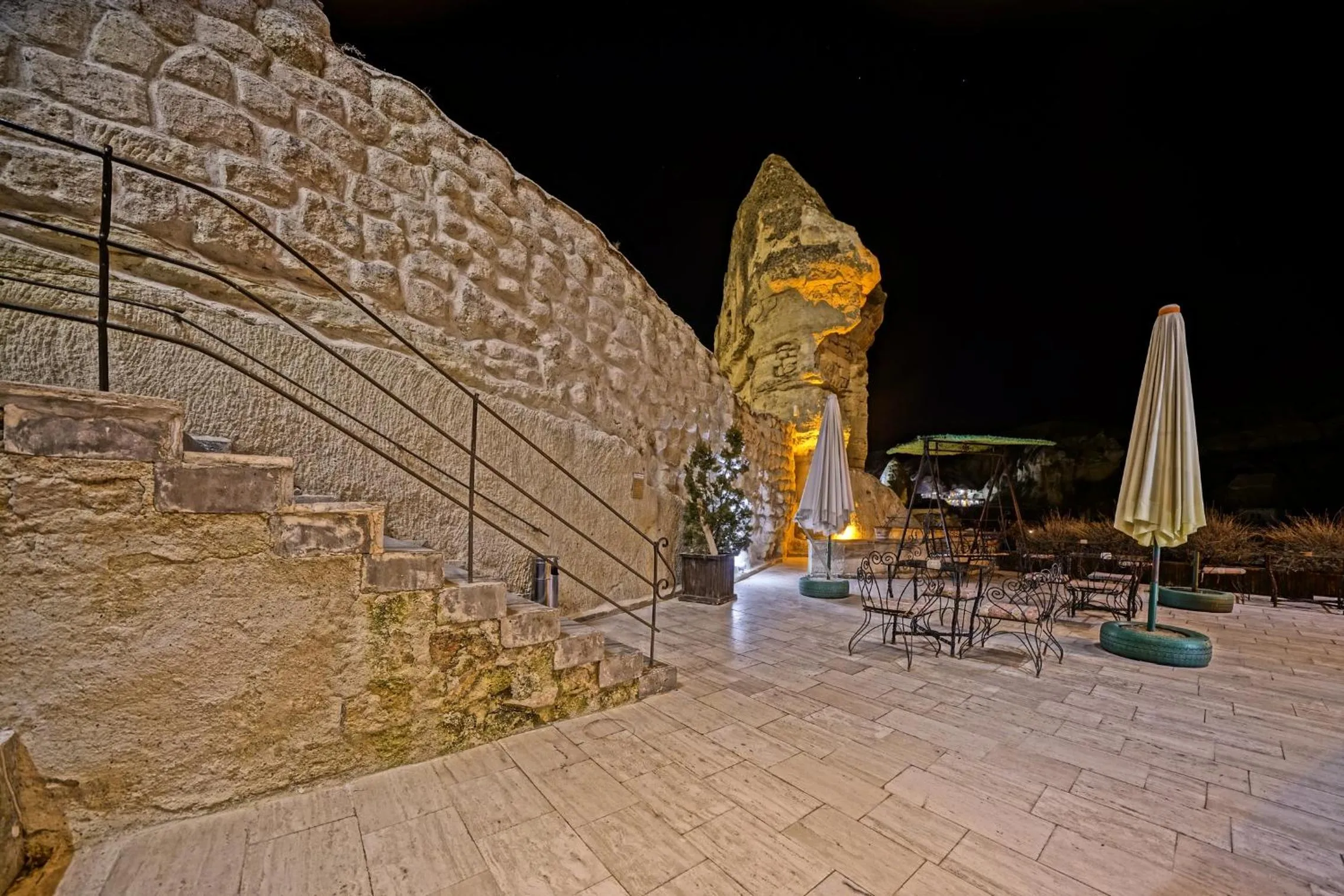 Area and facilities in Emit Cave Hotel