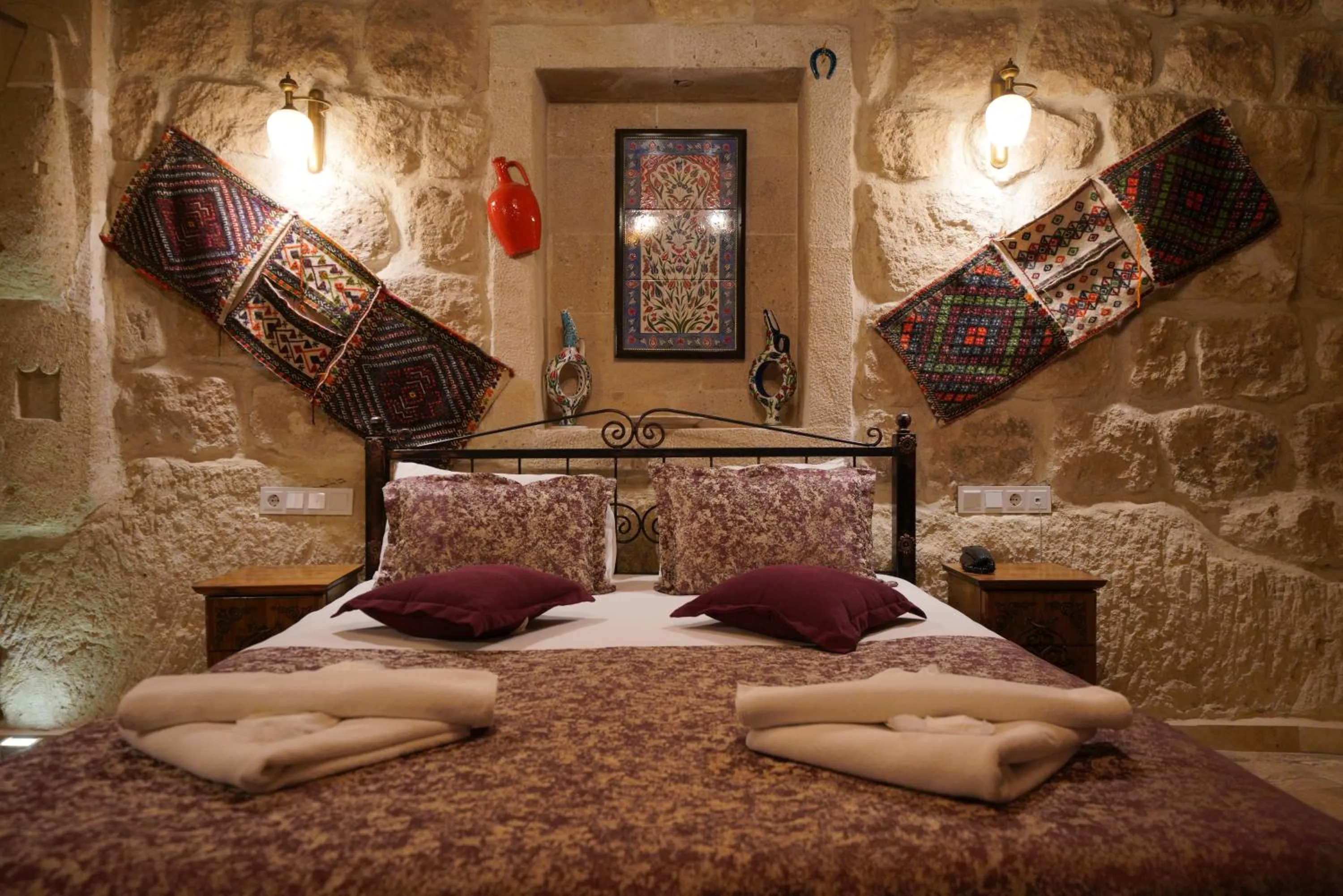 Bed in Emit Cave Hotel