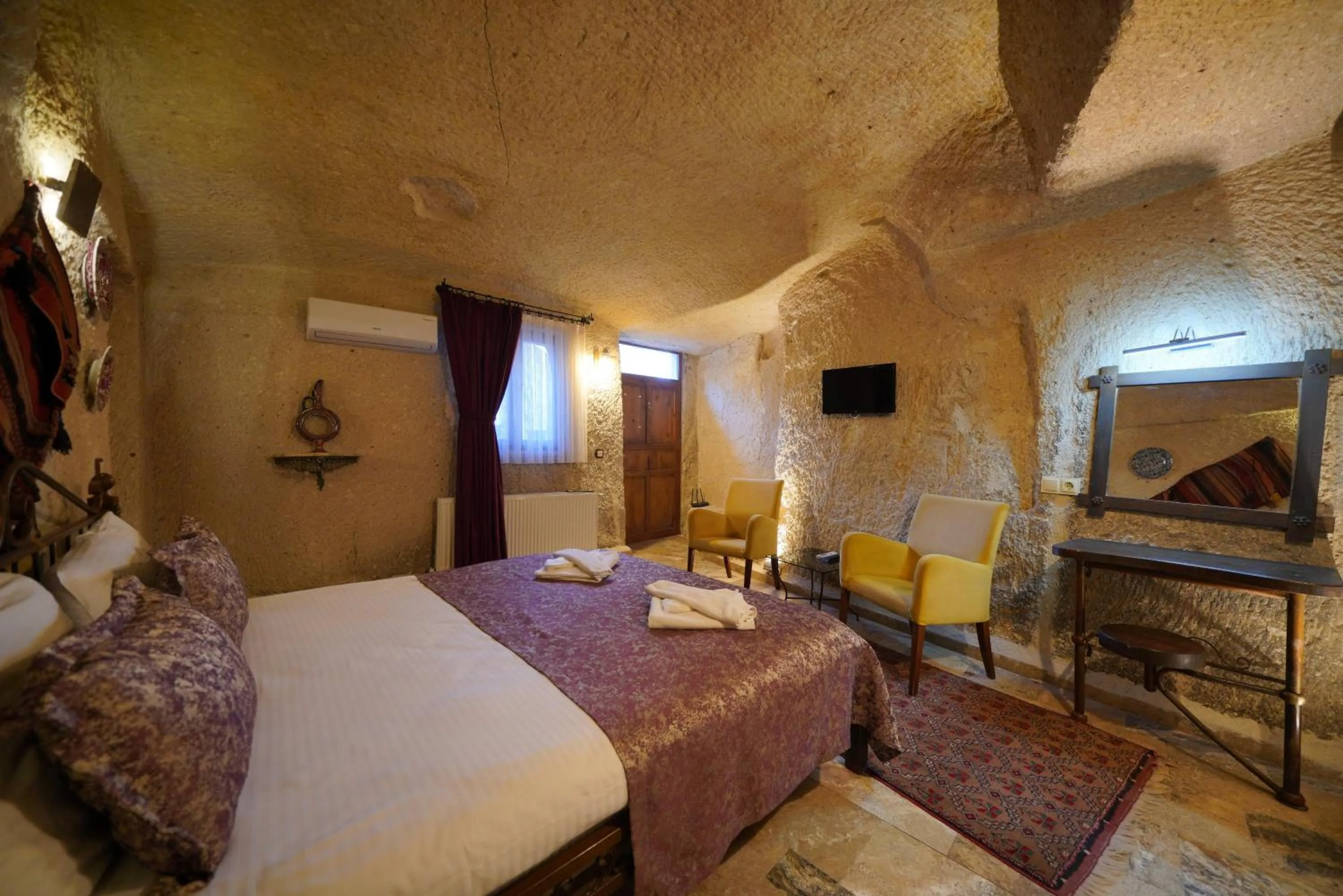 Bed in Emit Cave Hotel