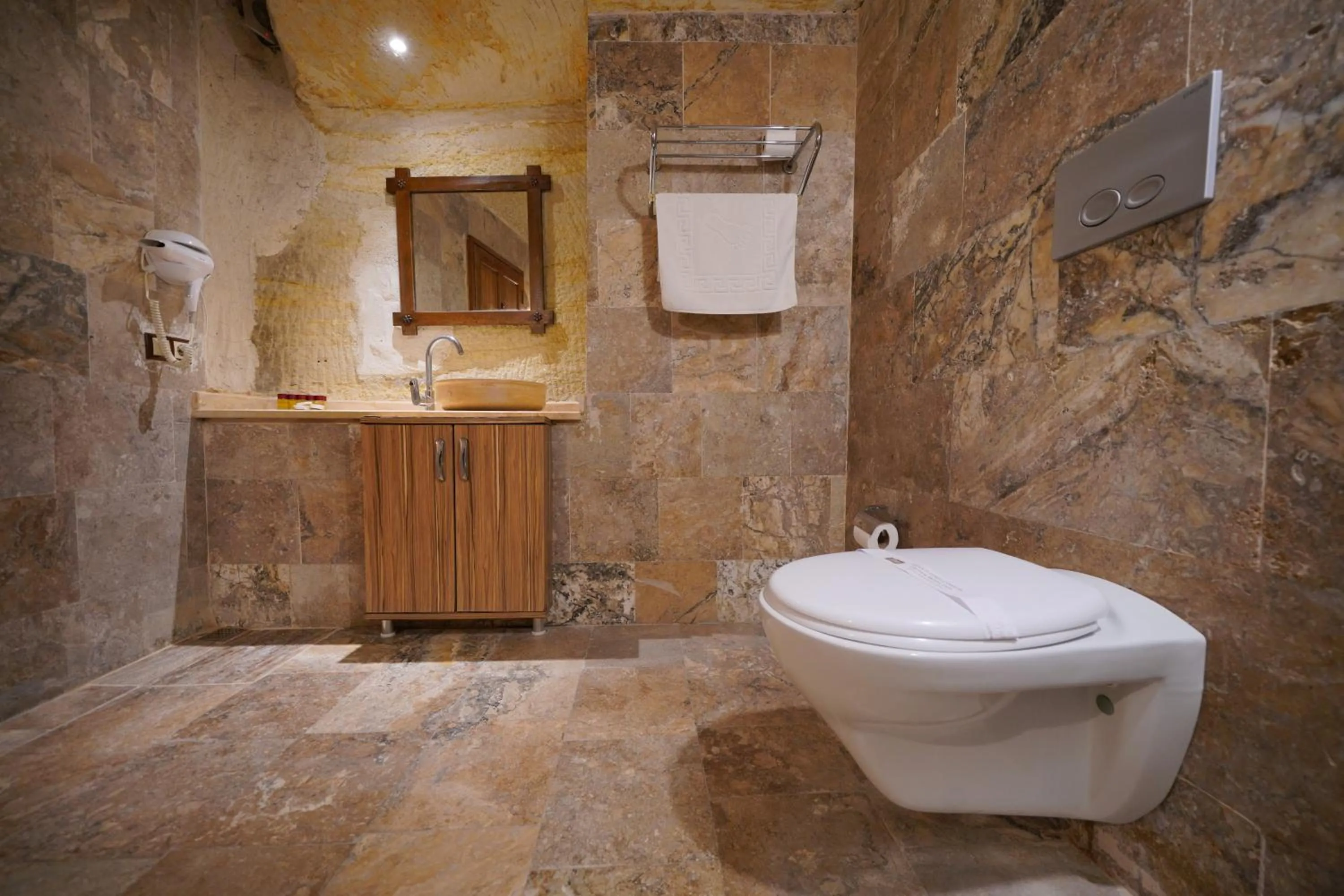 Bathroom in Emit Cave Hotel