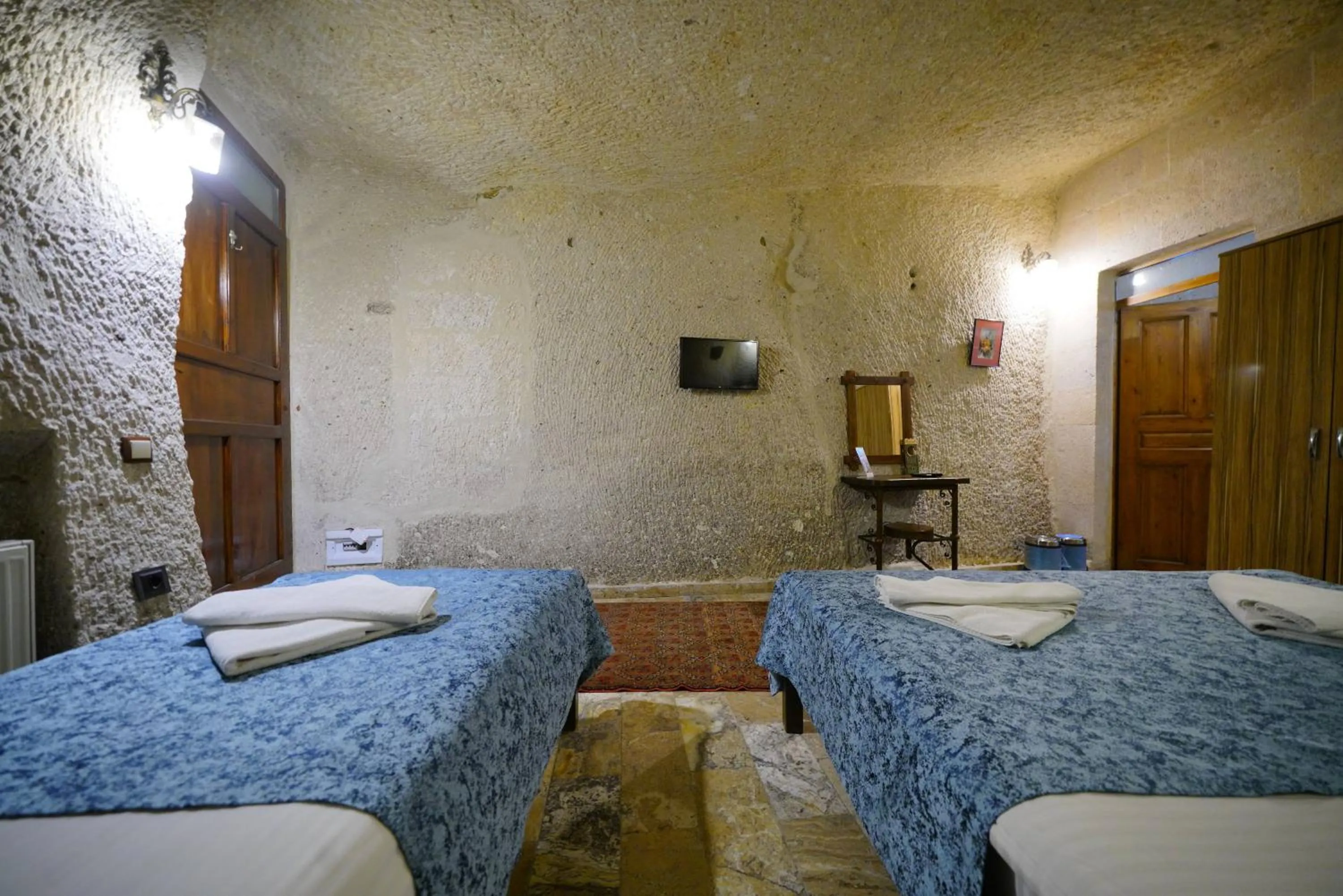 Bed in Emit Cave Hotel
