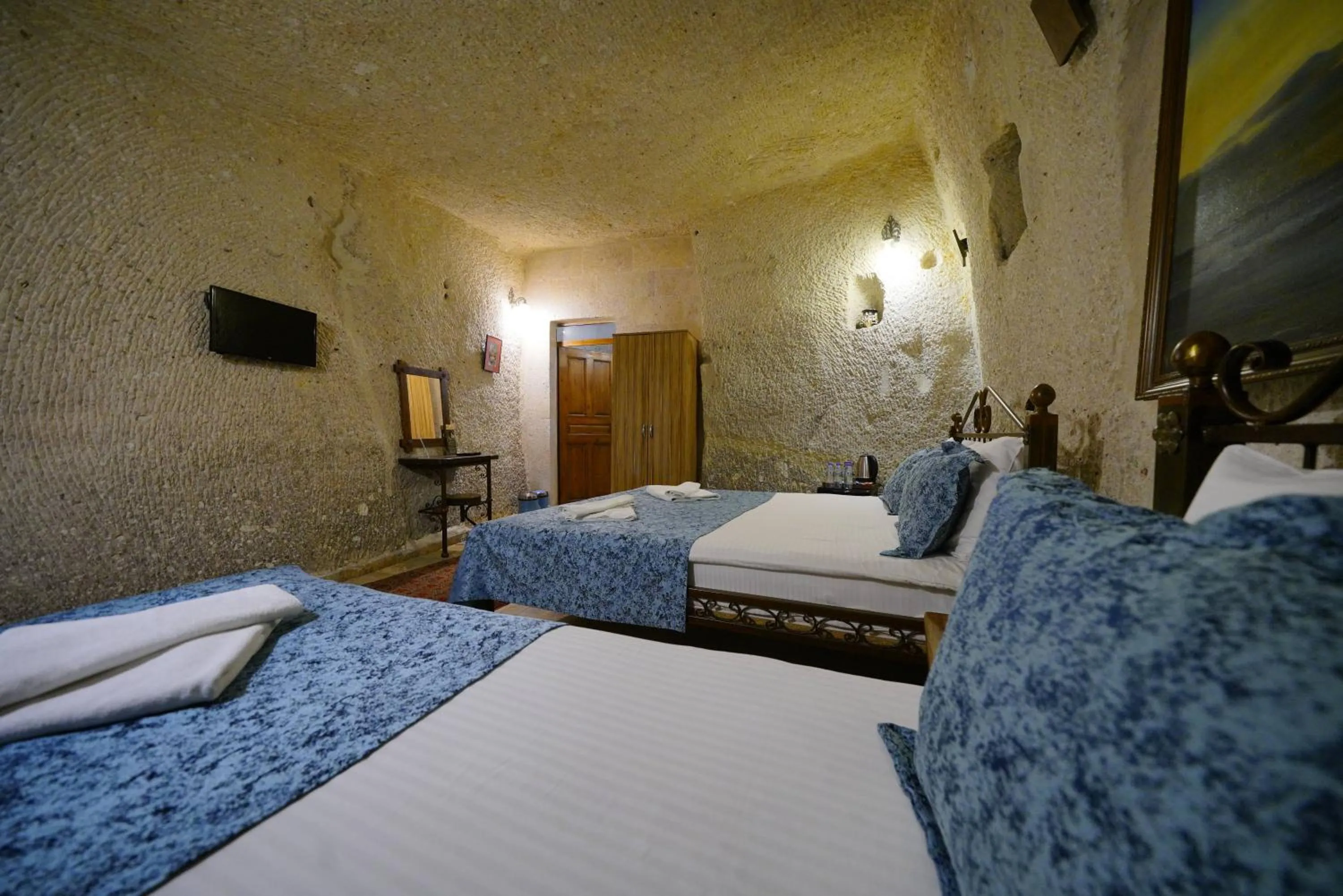 Bed in Emit Cave Hotel