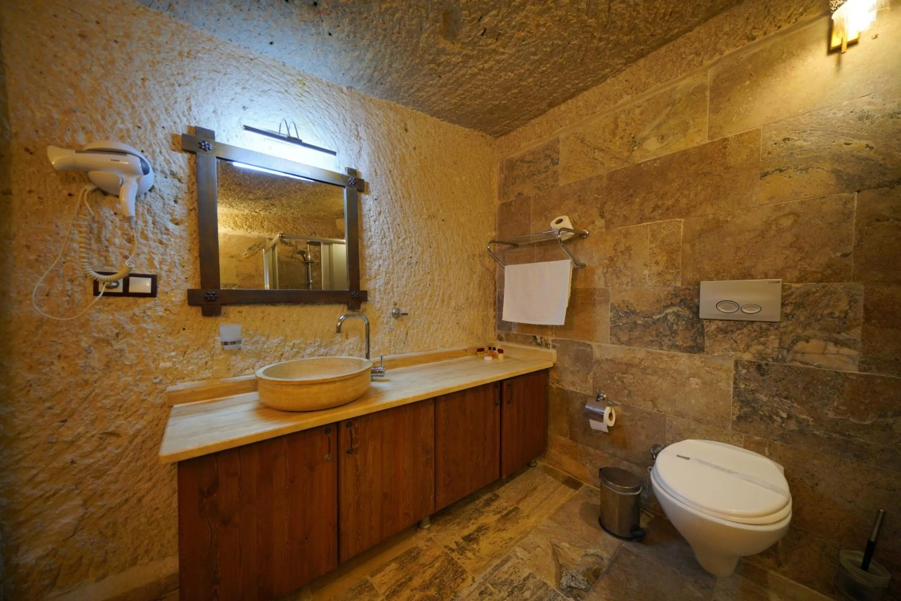 Bathroom in Emit Cave Hotel