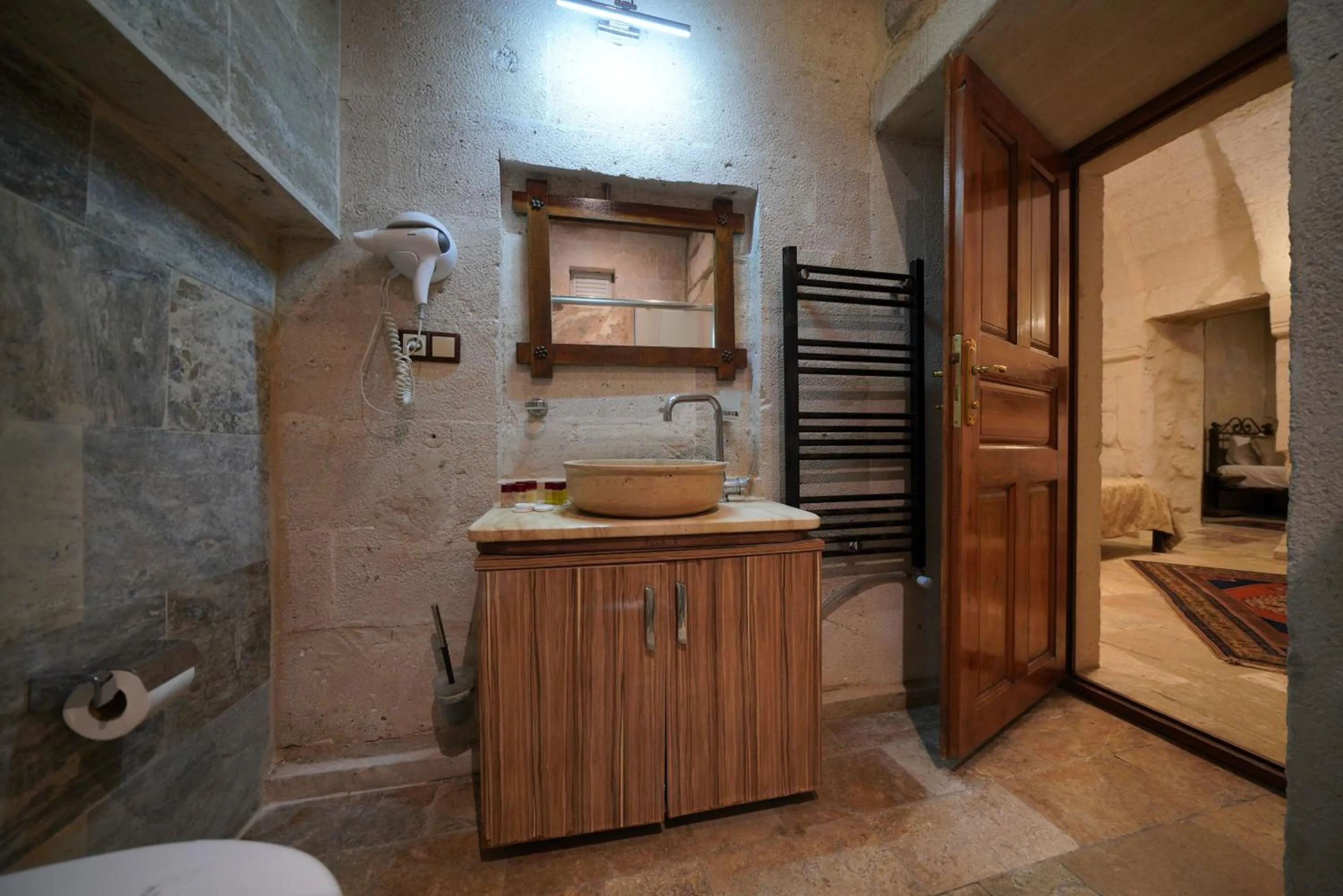 Bathroom in Emit Cave Hotel