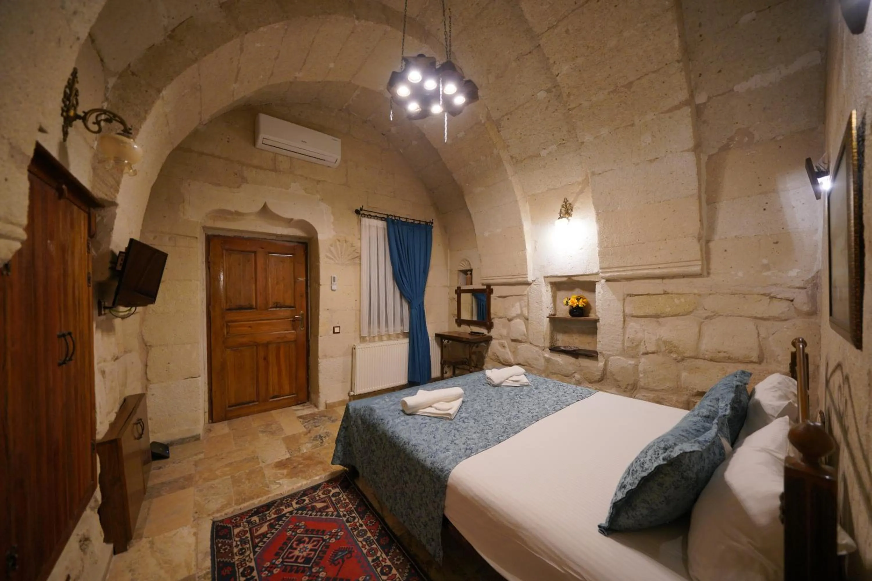 Bed in Emit Cave Hotel