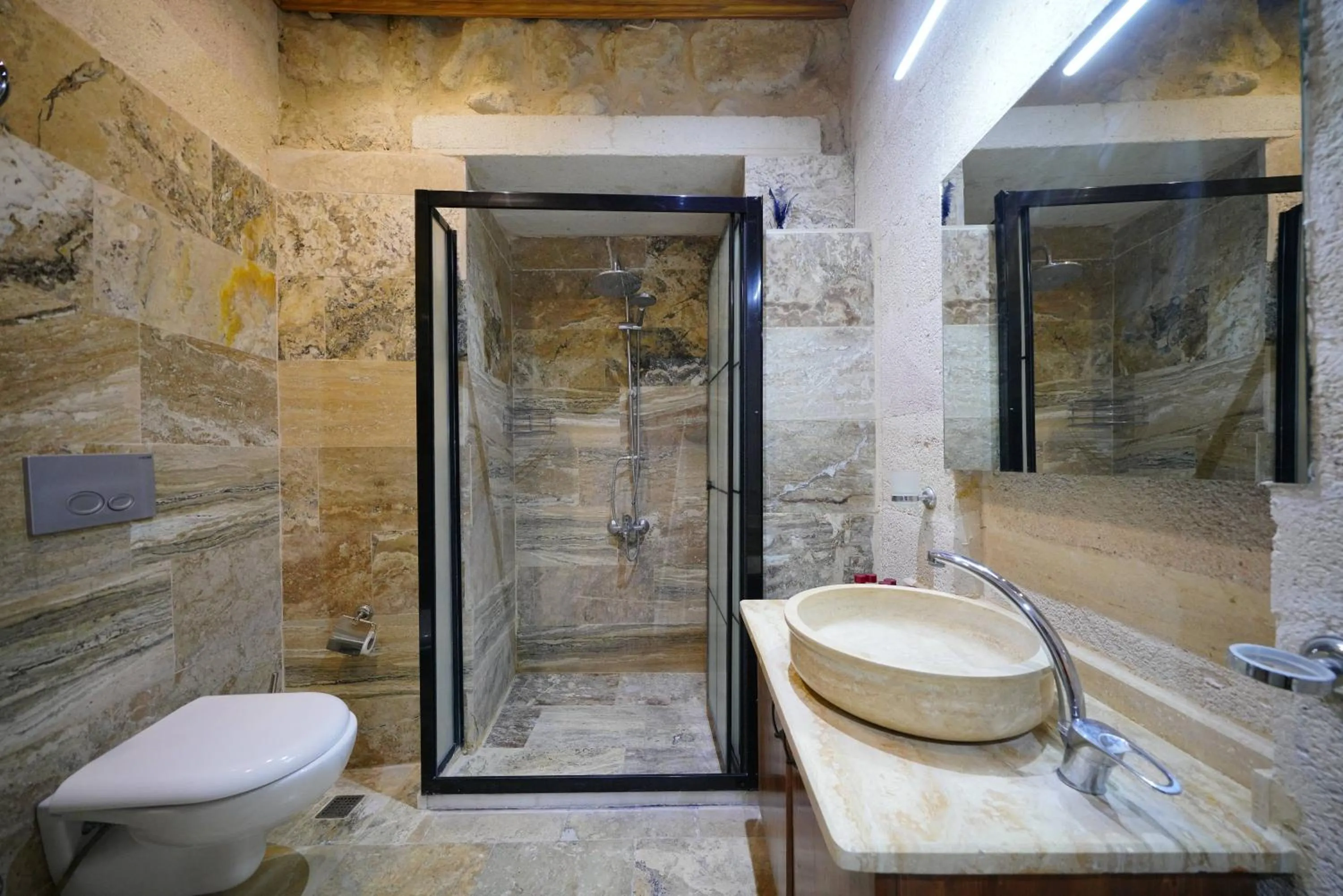 Toilet in Emit Cave Hotel