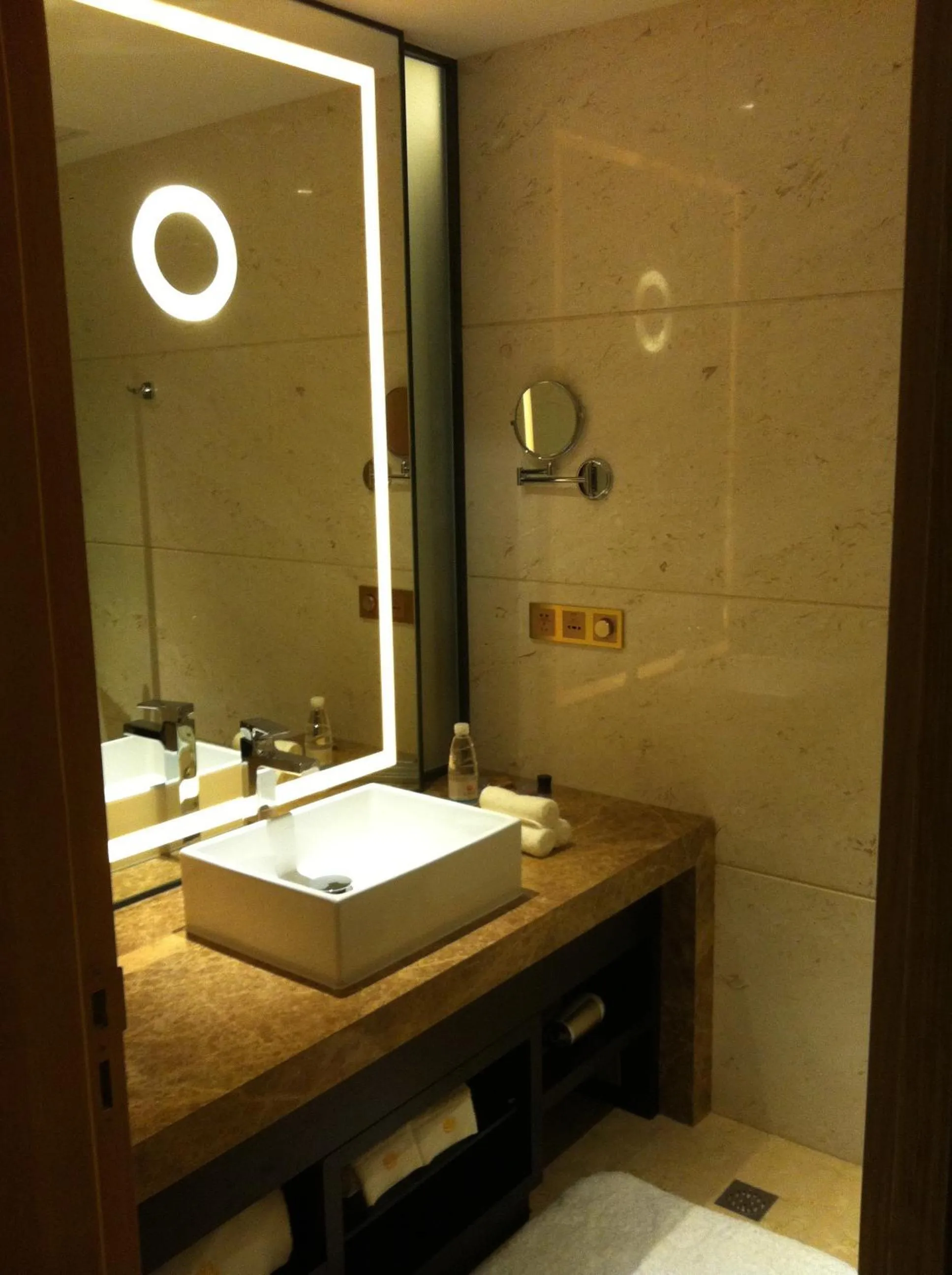 Shower in Northern Hotel Shanghai