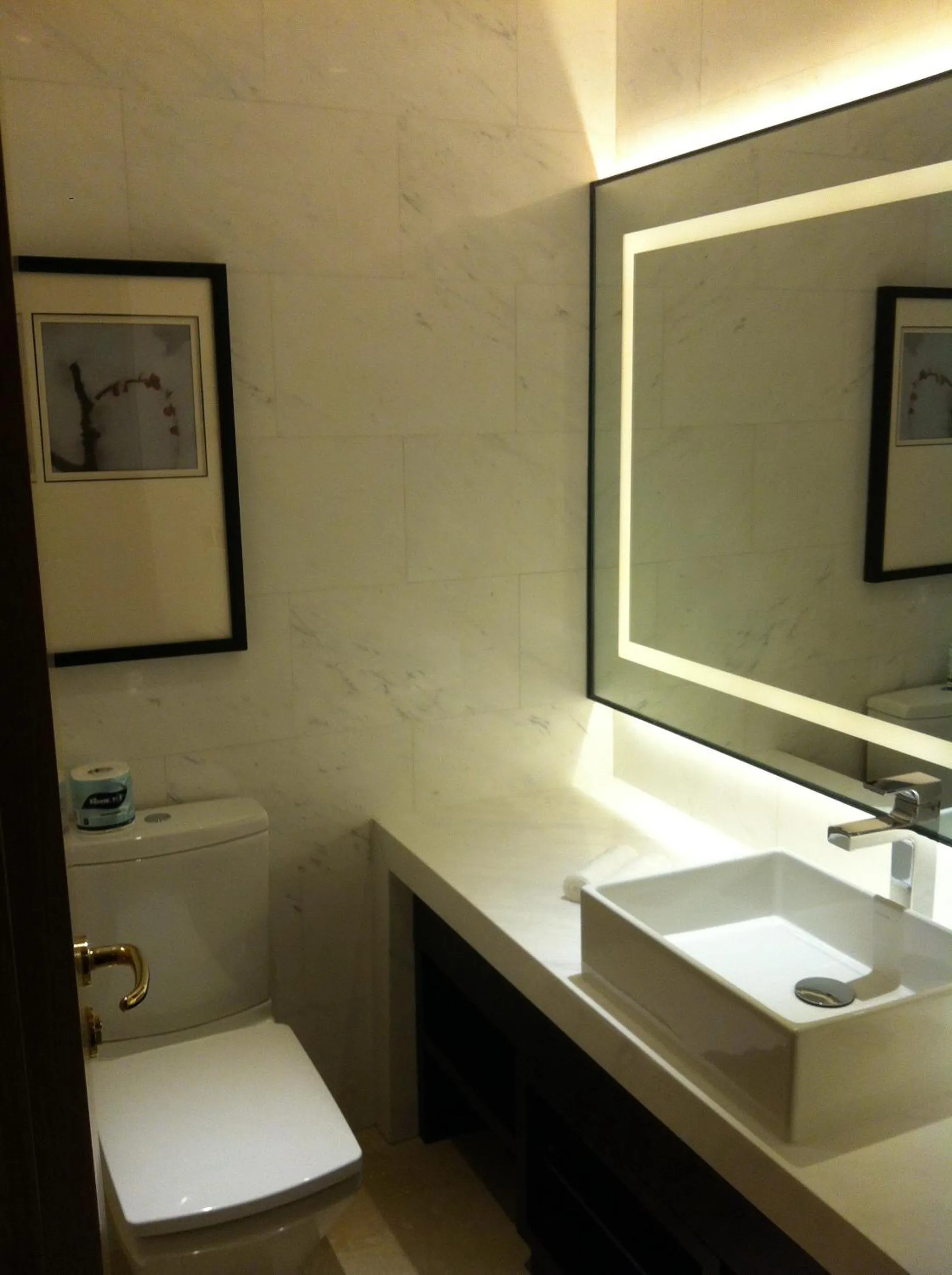 Shower in Northern Hotel Shanghai