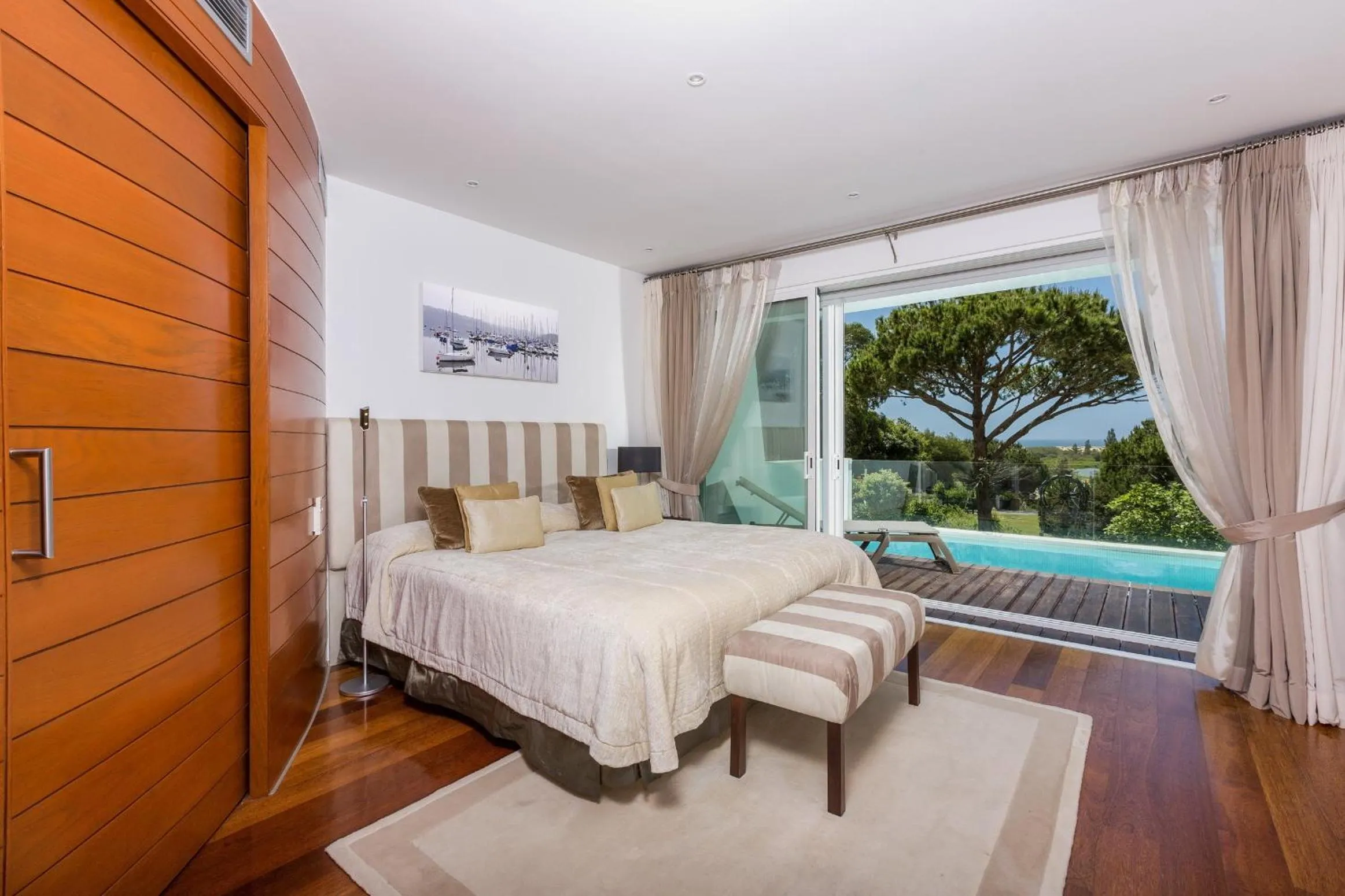 Bed in Sunny Lounge Apartment