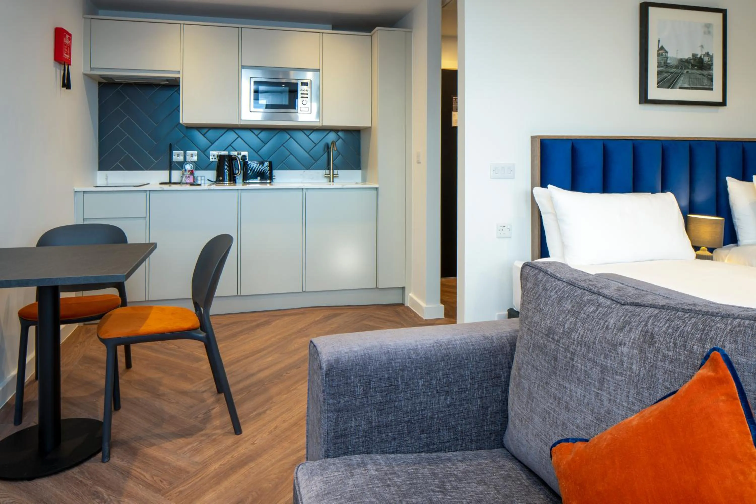 Kitchen or kitchenette in Station Suites Aparthotel