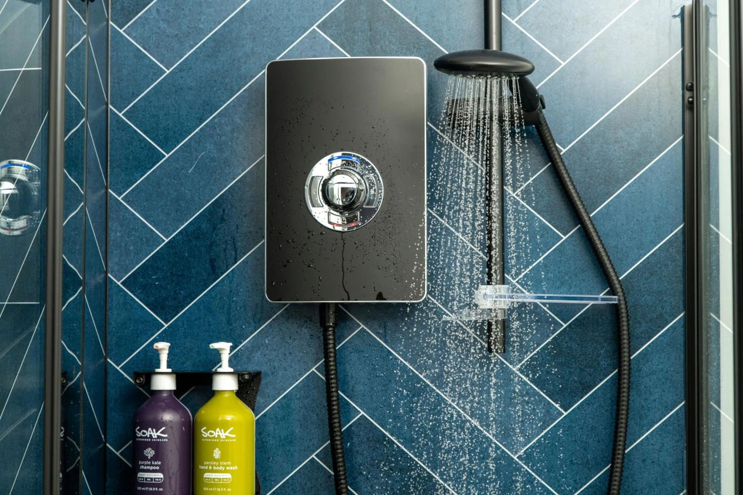 Shower in Station Suites Aparthotel