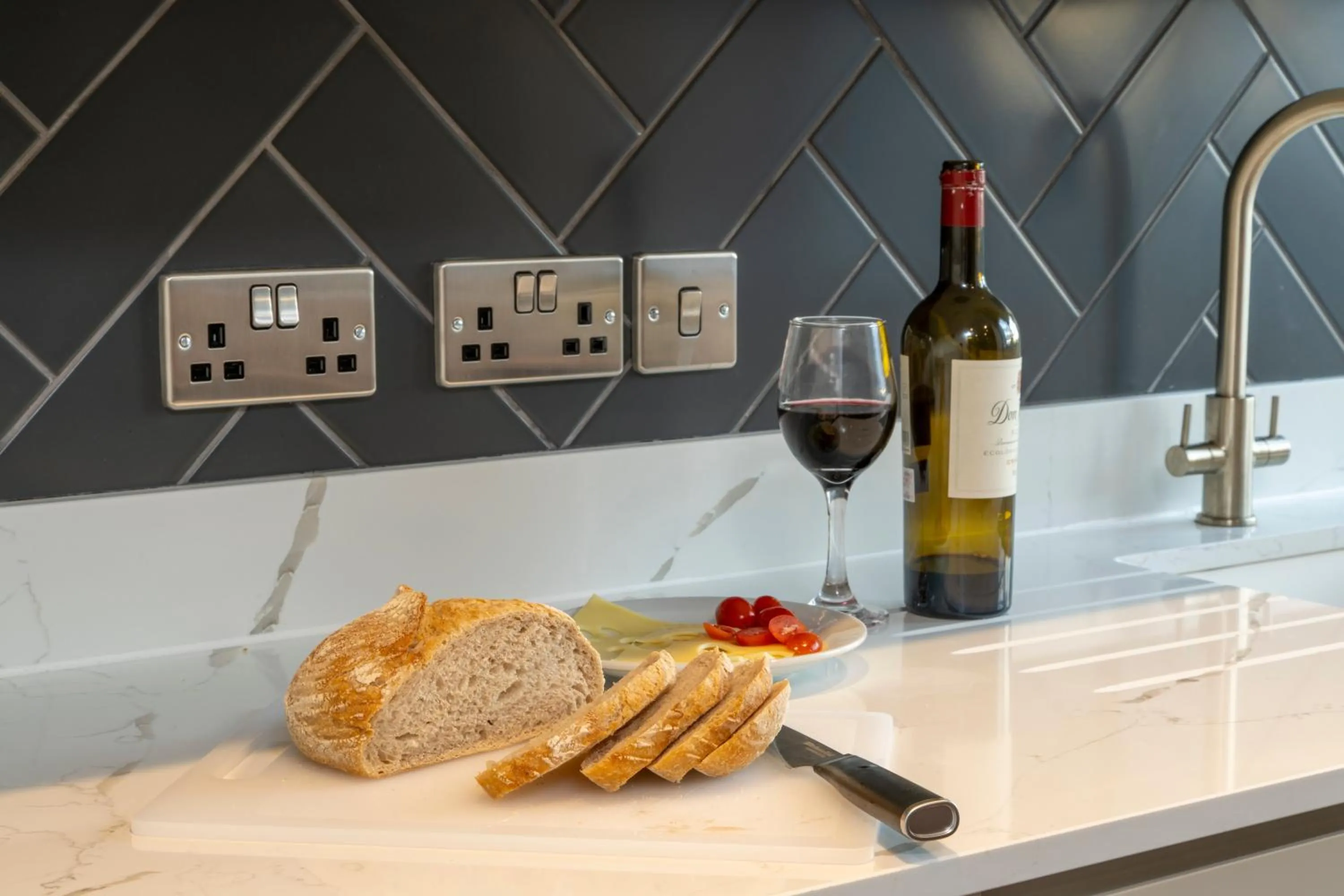 Kitchen or kitchenette in Station Suites Aparthotel