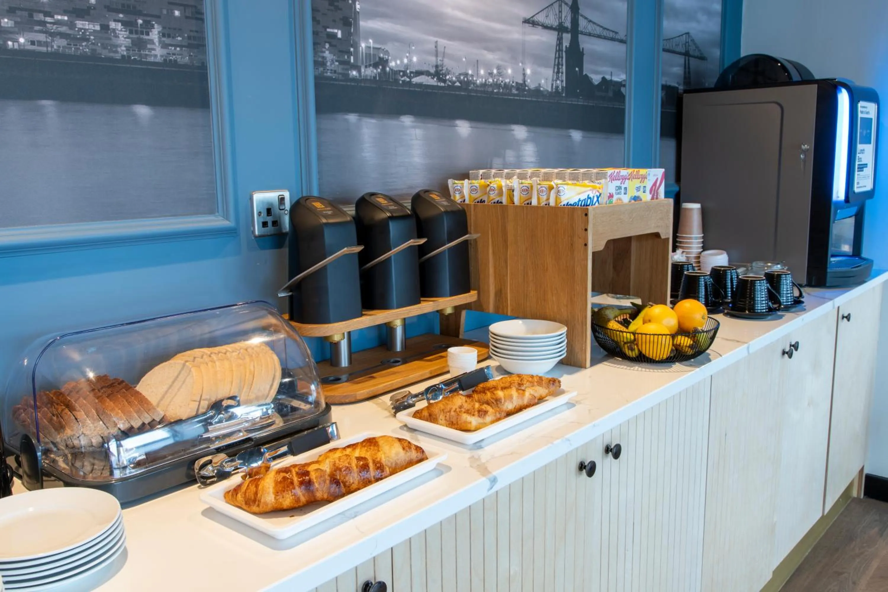 Coffee/tea facilities in Station Suites Aparthotel