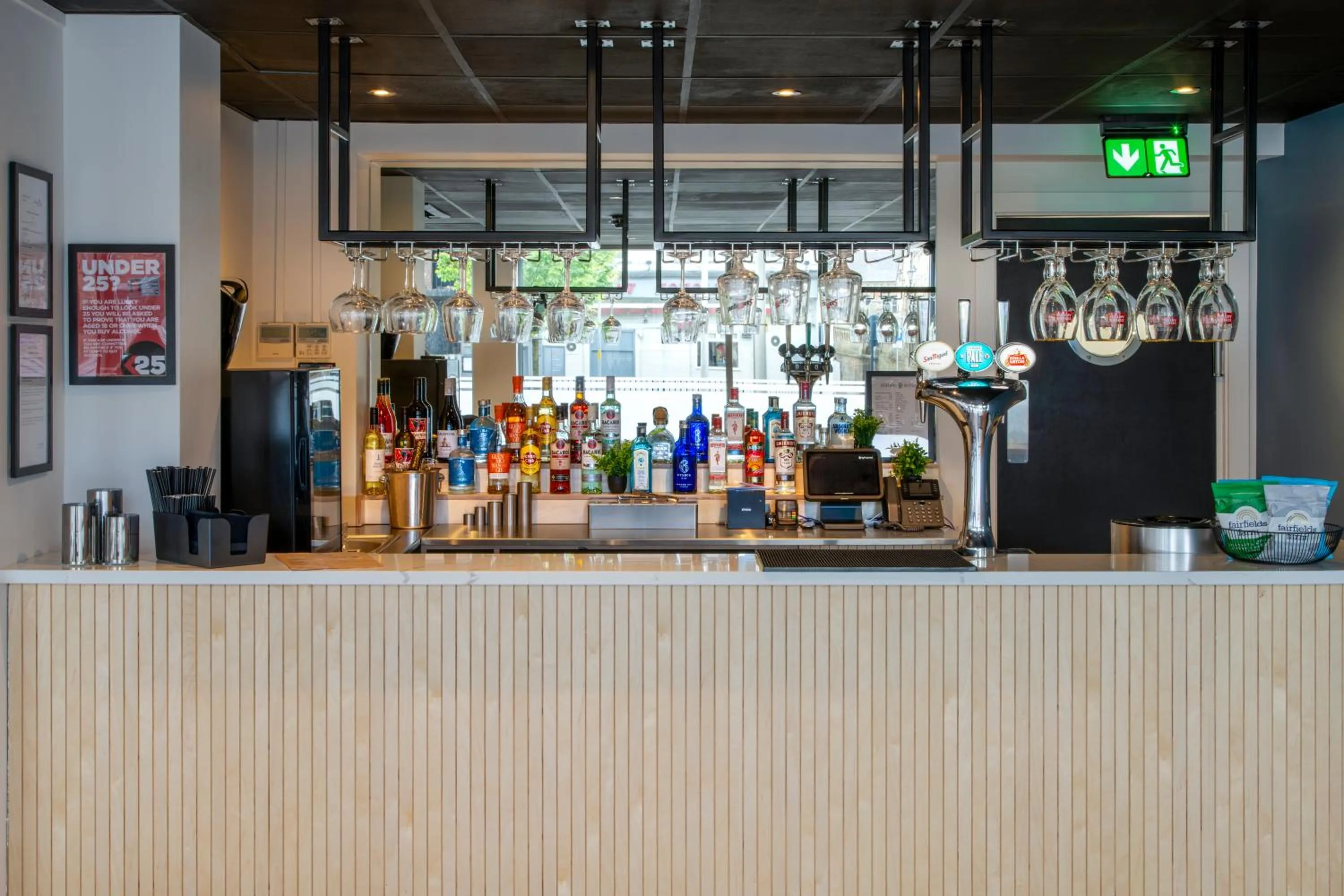 Lounge or bar in Station Suites Aparthotel