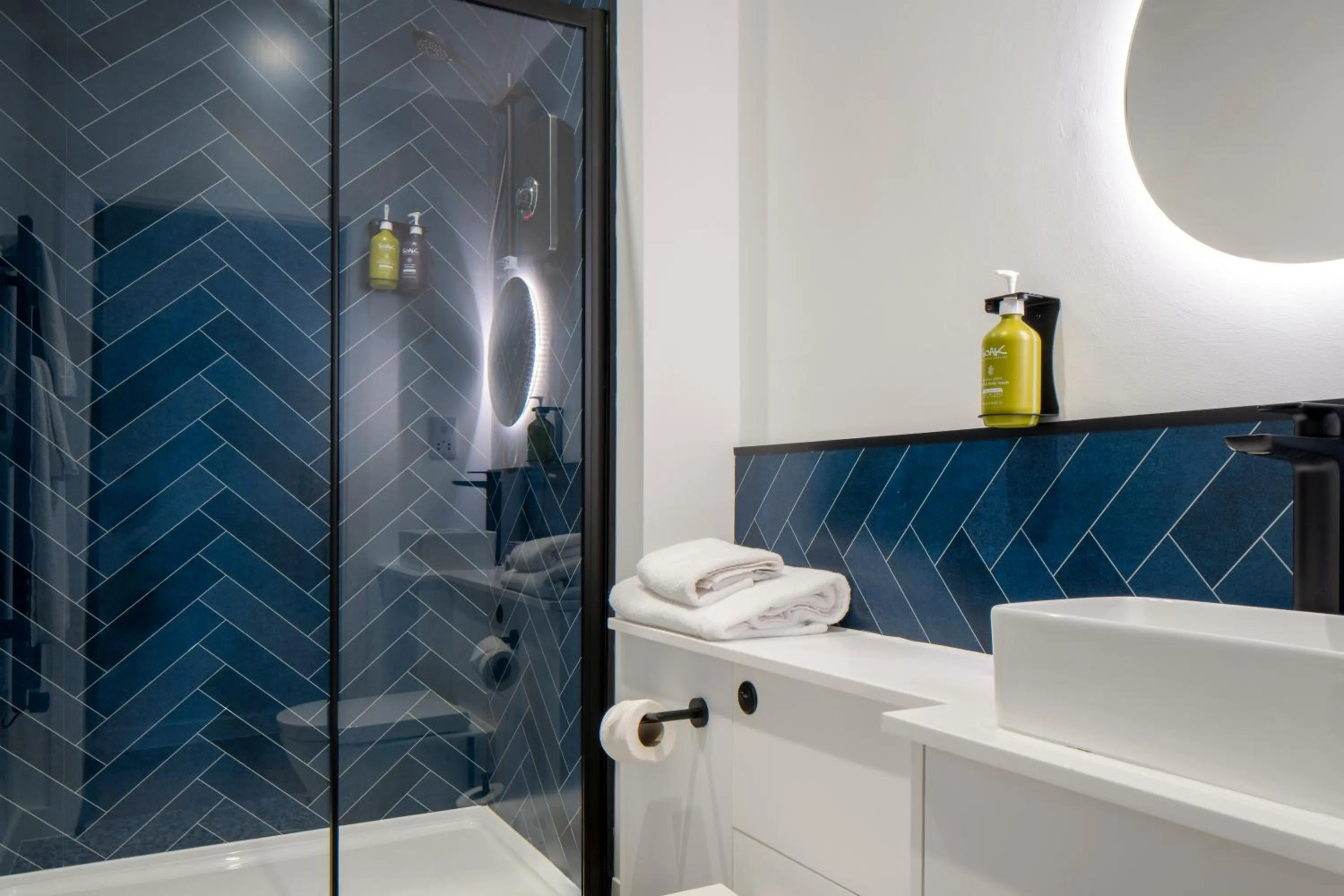 Bathroom in Station Suites Aparthotel