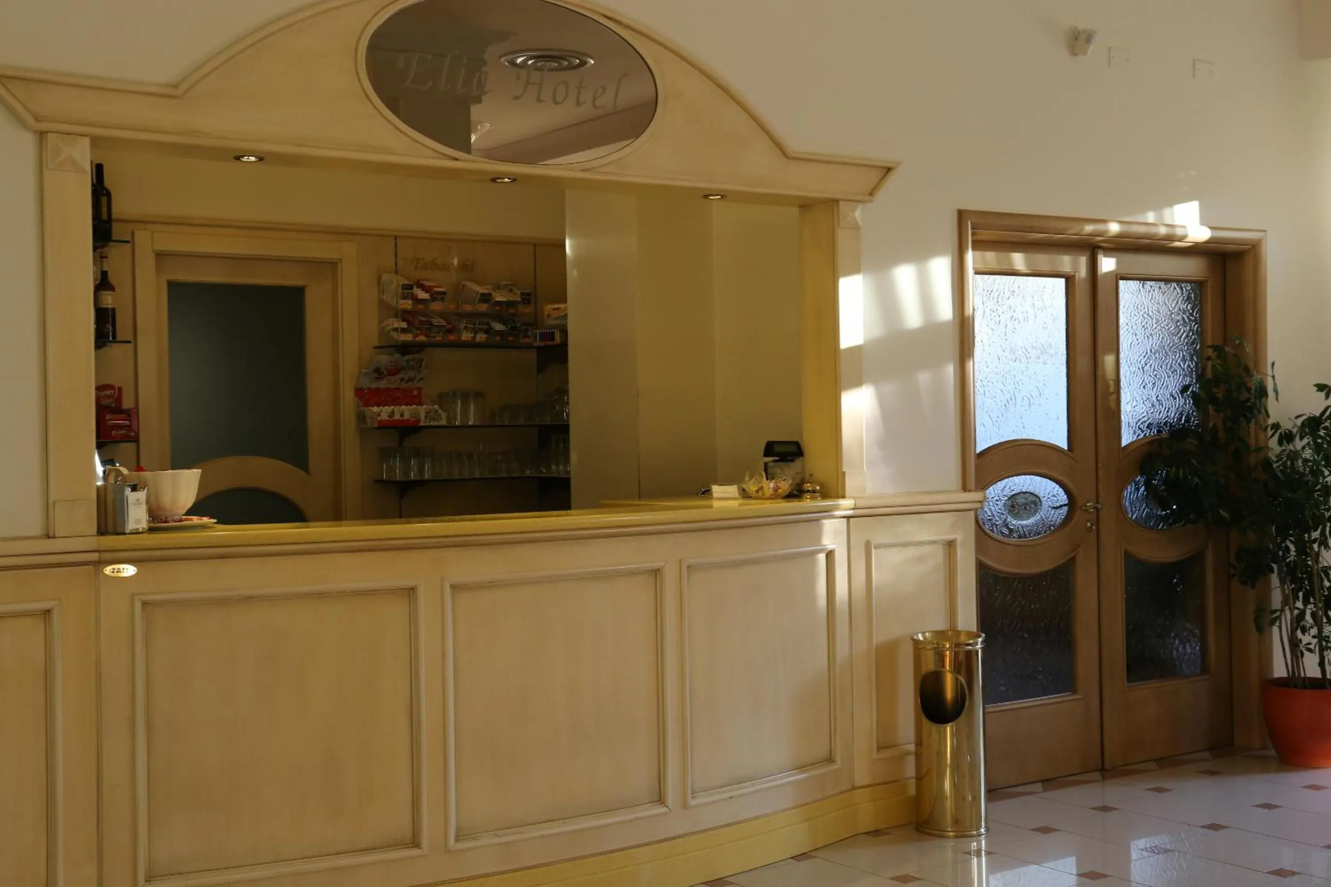 Restaurant/places to eat in Elia Hotel