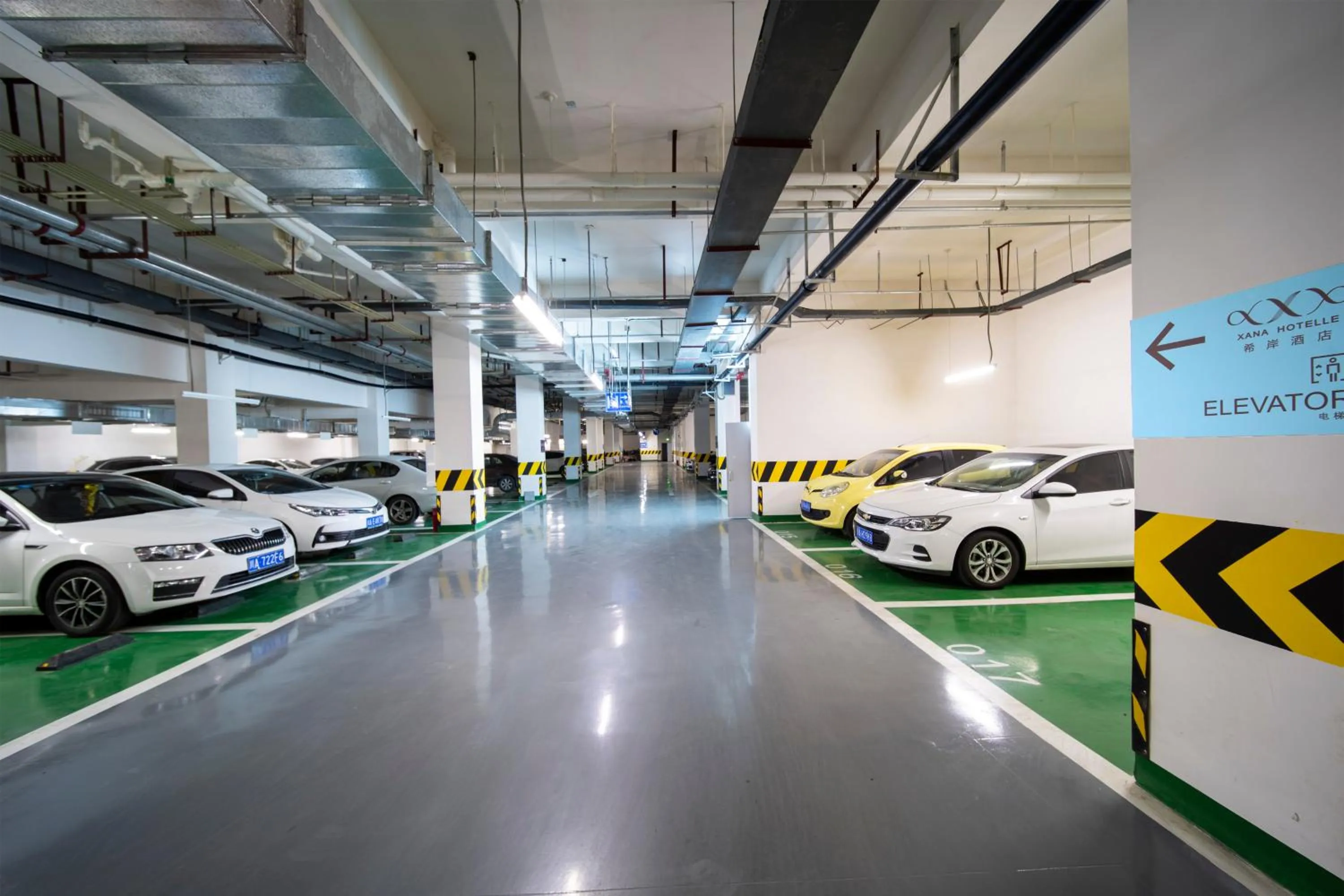 Parking in LanOu hotel