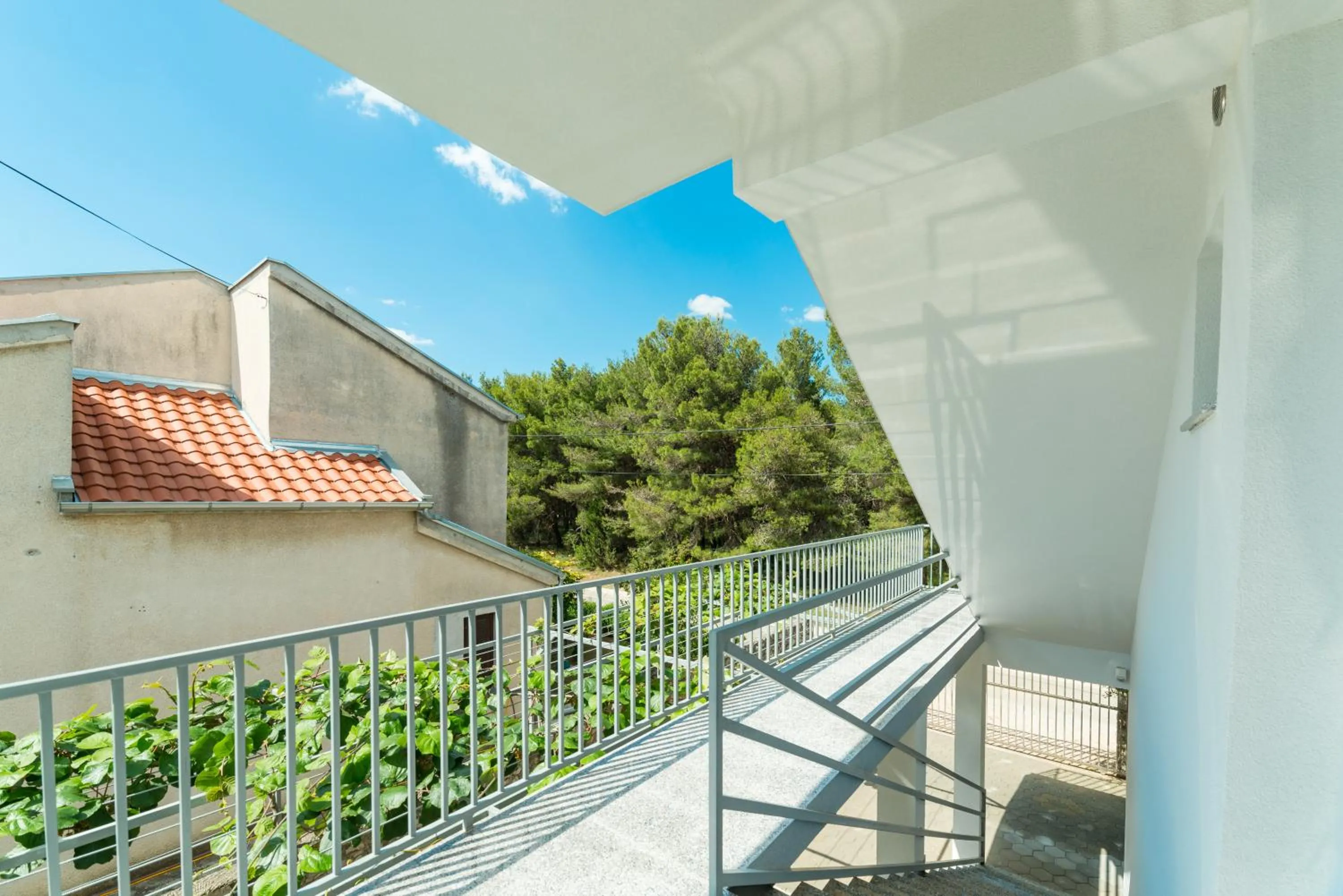 Area and facilities in Apartments Brekalo