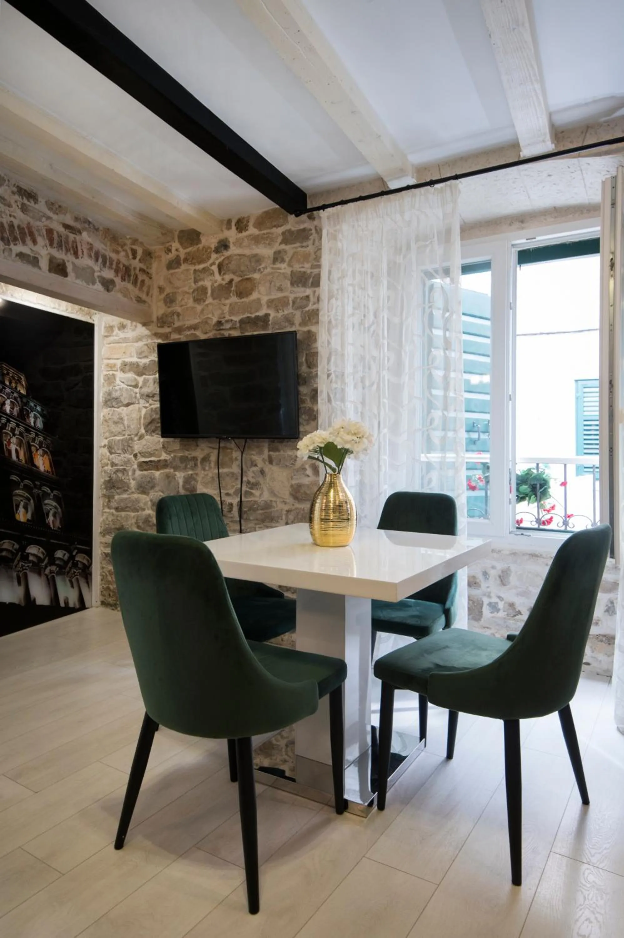 Apartment Stone