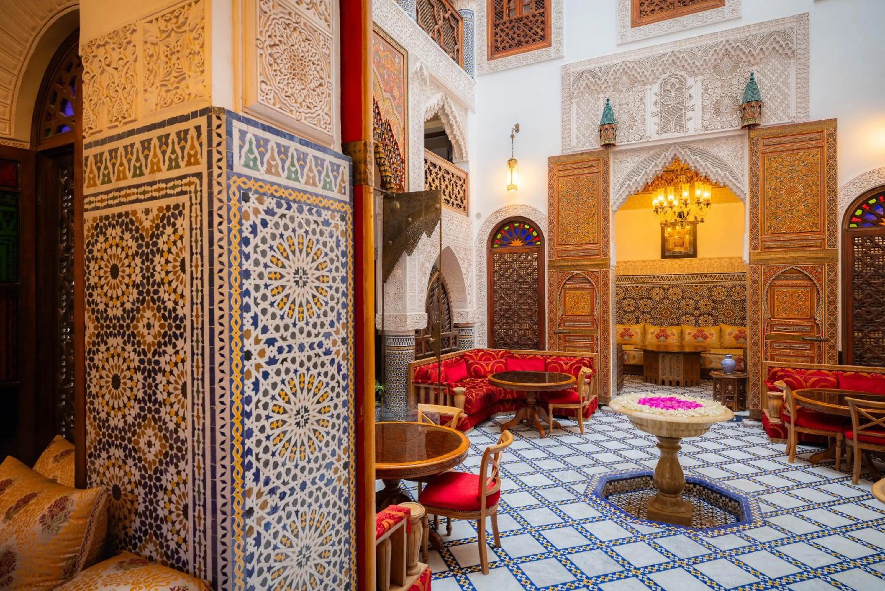 Restaurant/places to eat in Riad Mazar