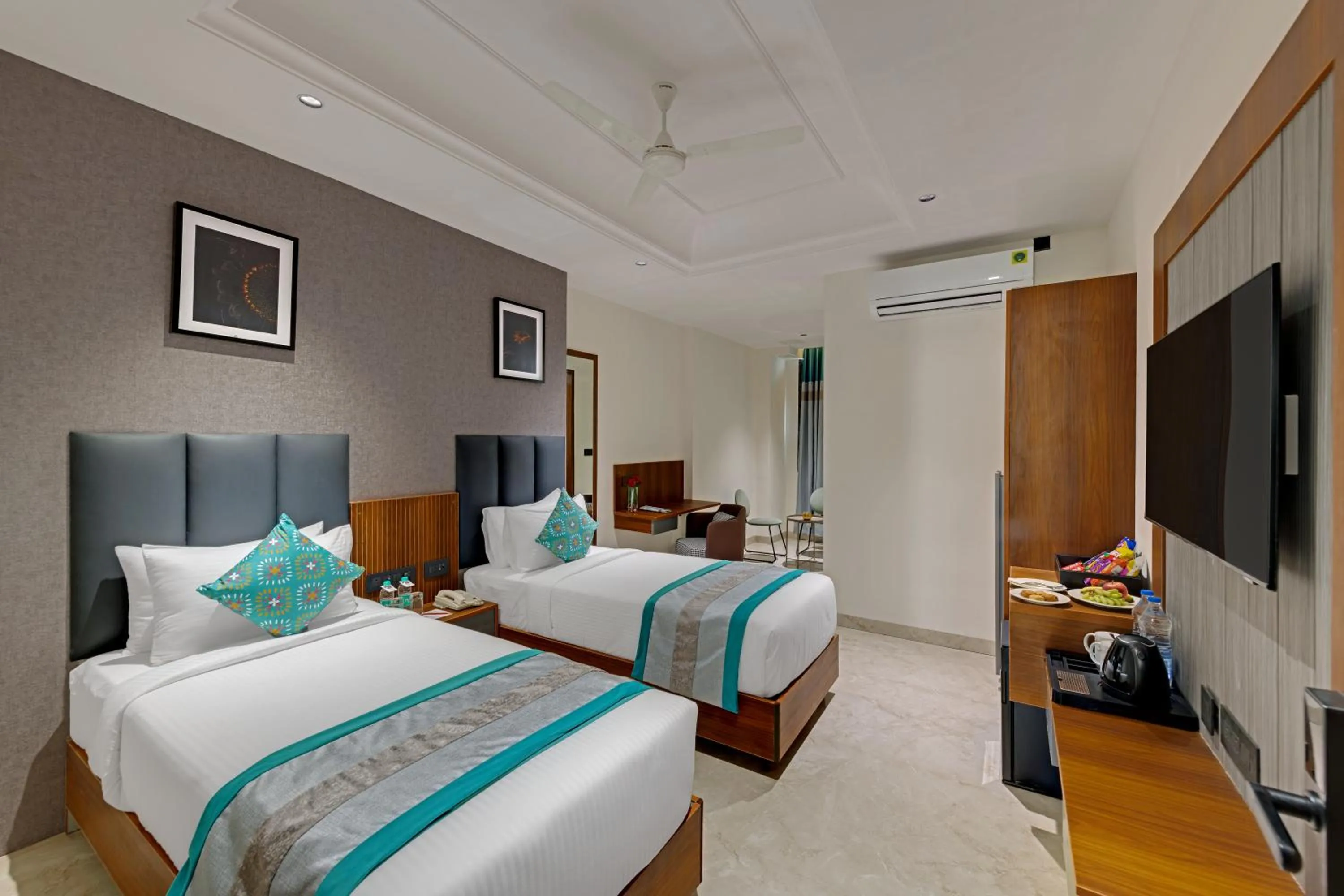 TV and multimedia, Bed in Click Hotel Shamshabad - Hyderabad Airport