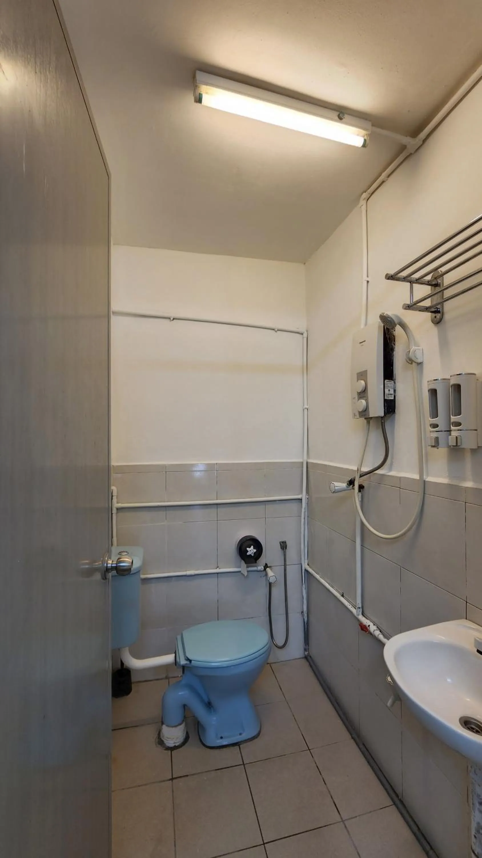 Toilet in Vintage Inn