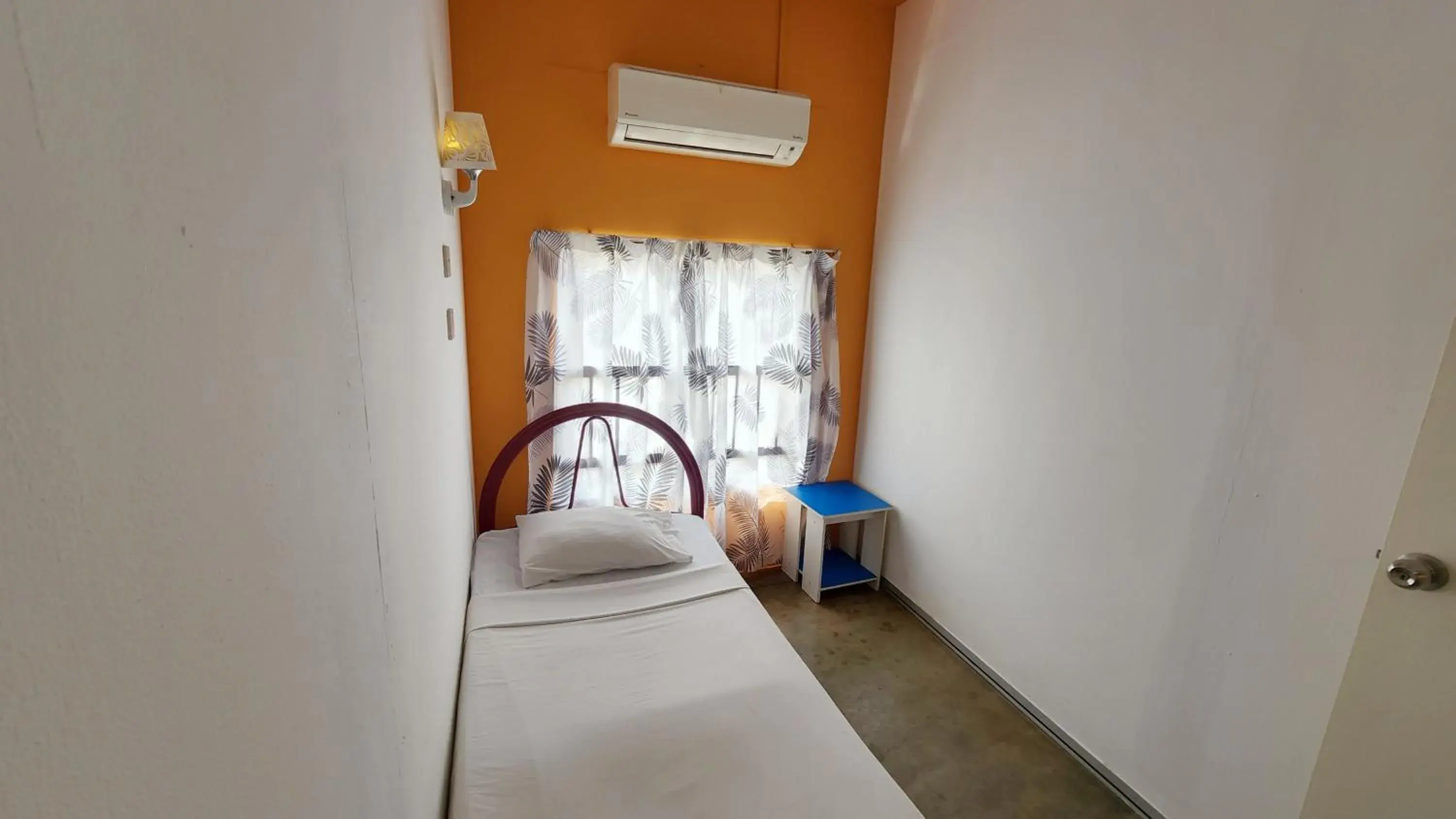 Single Room with Shared Bathroom in Vintage Inn Single Room with Shared Bathroom in Vintage Inn