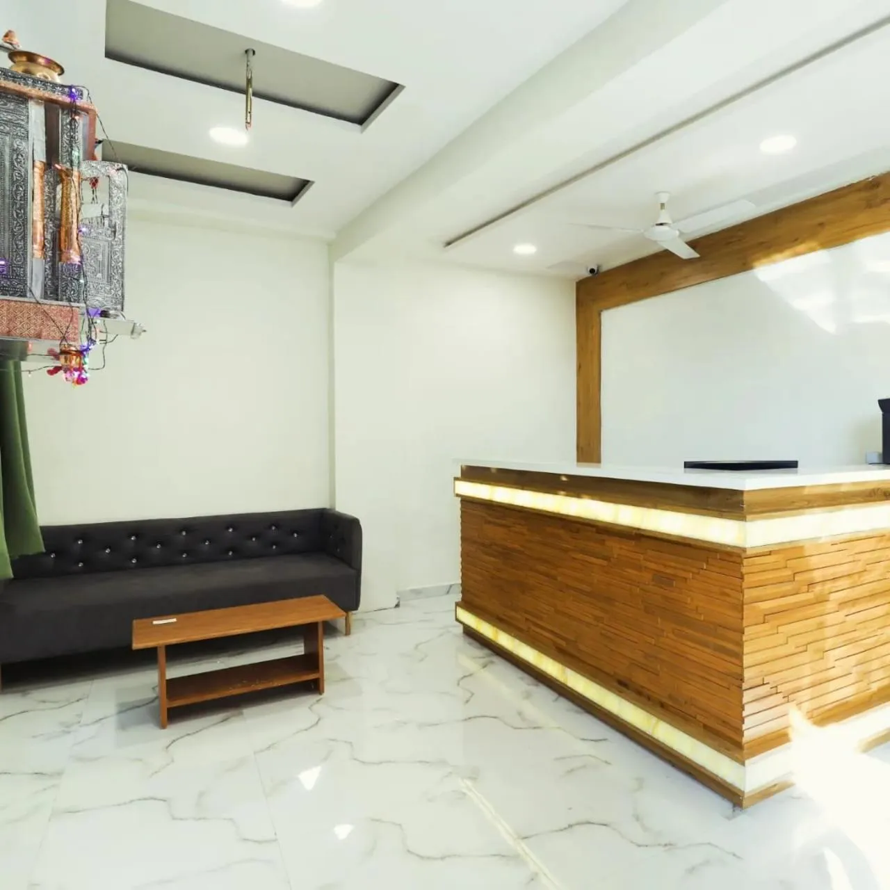 Living room in hotel sunrise inn