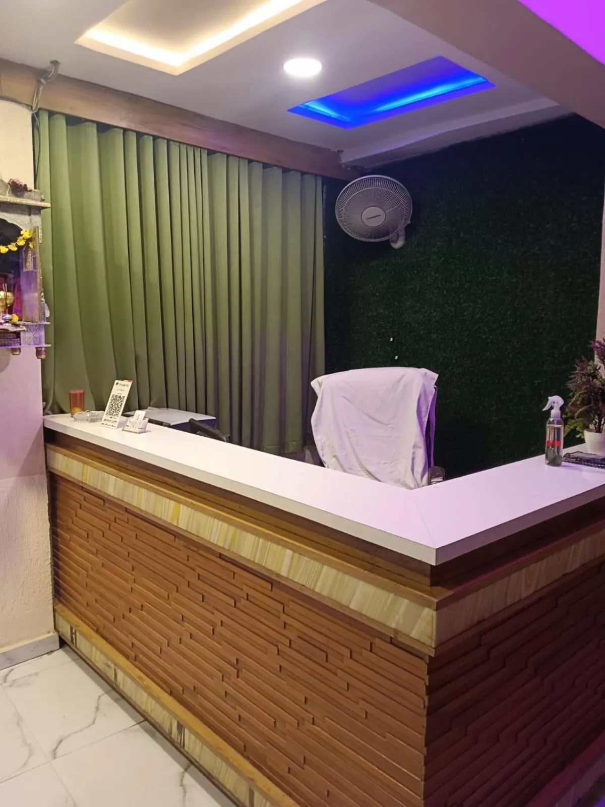 Photo of the whole room, Bed in hotel sunrise inn