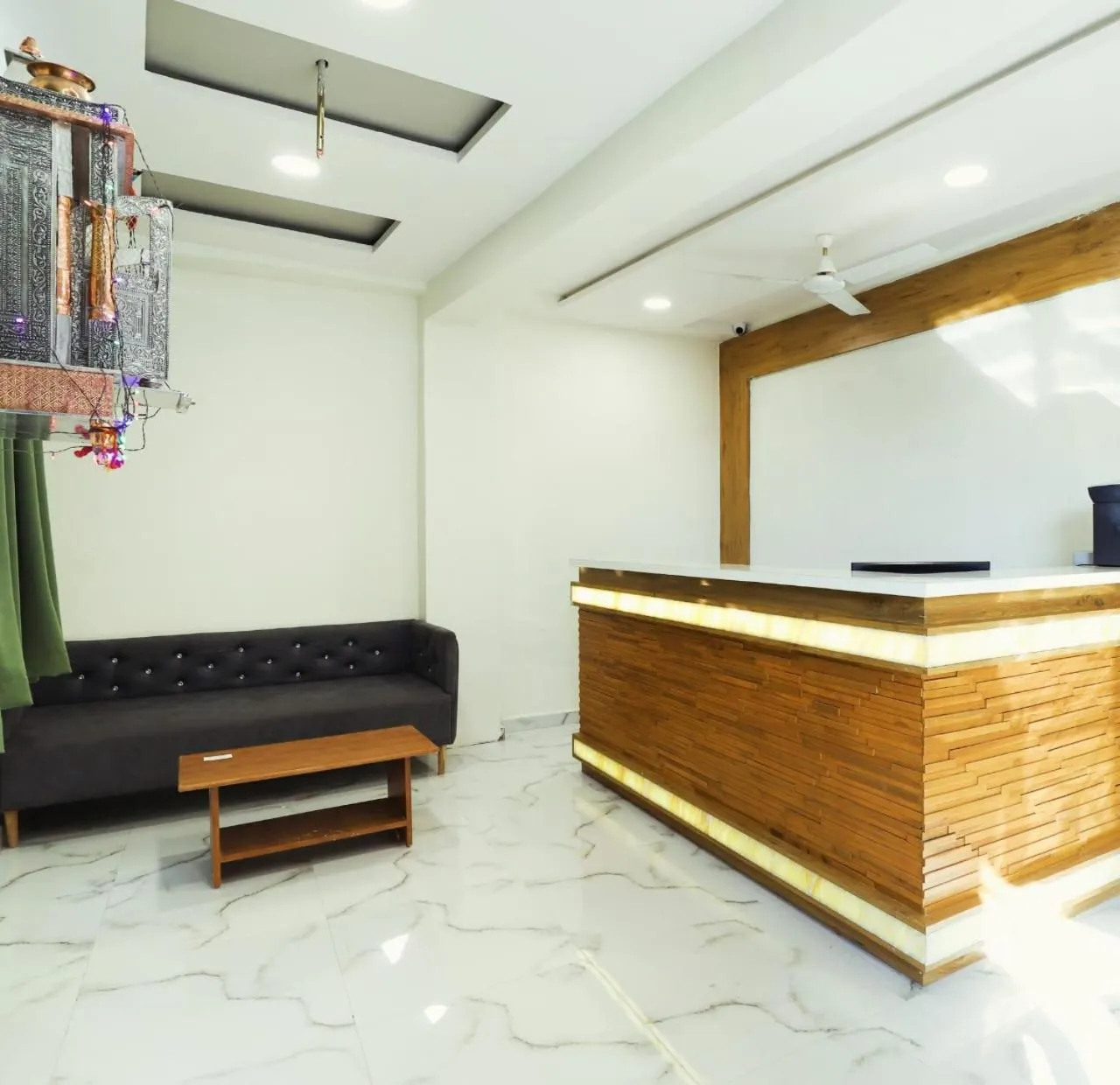 Living room in hotel sunrise inn