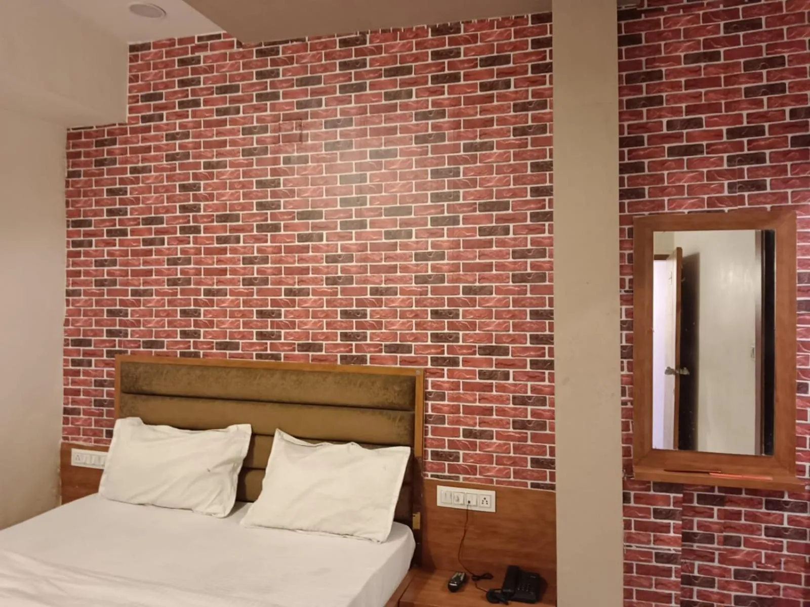 Bedroom, Bed in hotel sunrise inn