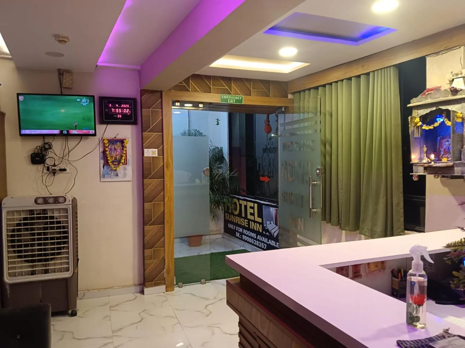 TV and multimedia in hotel sunrise inn