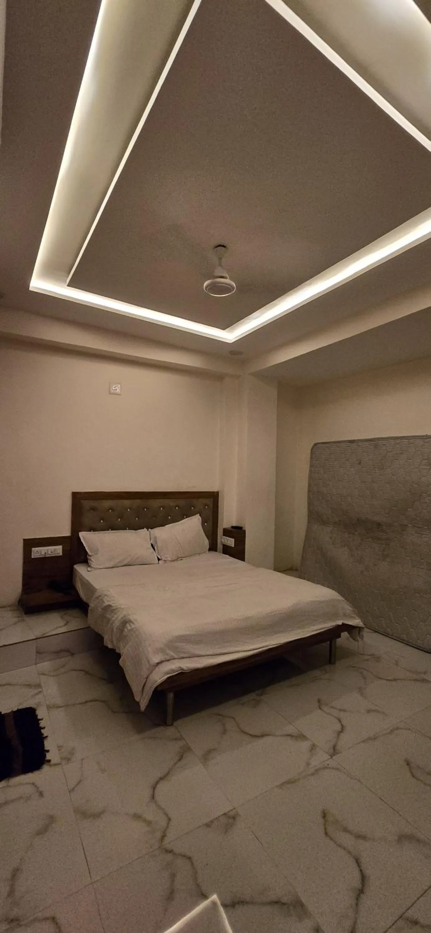 Bedroom, Bed in hotel sunrise inn