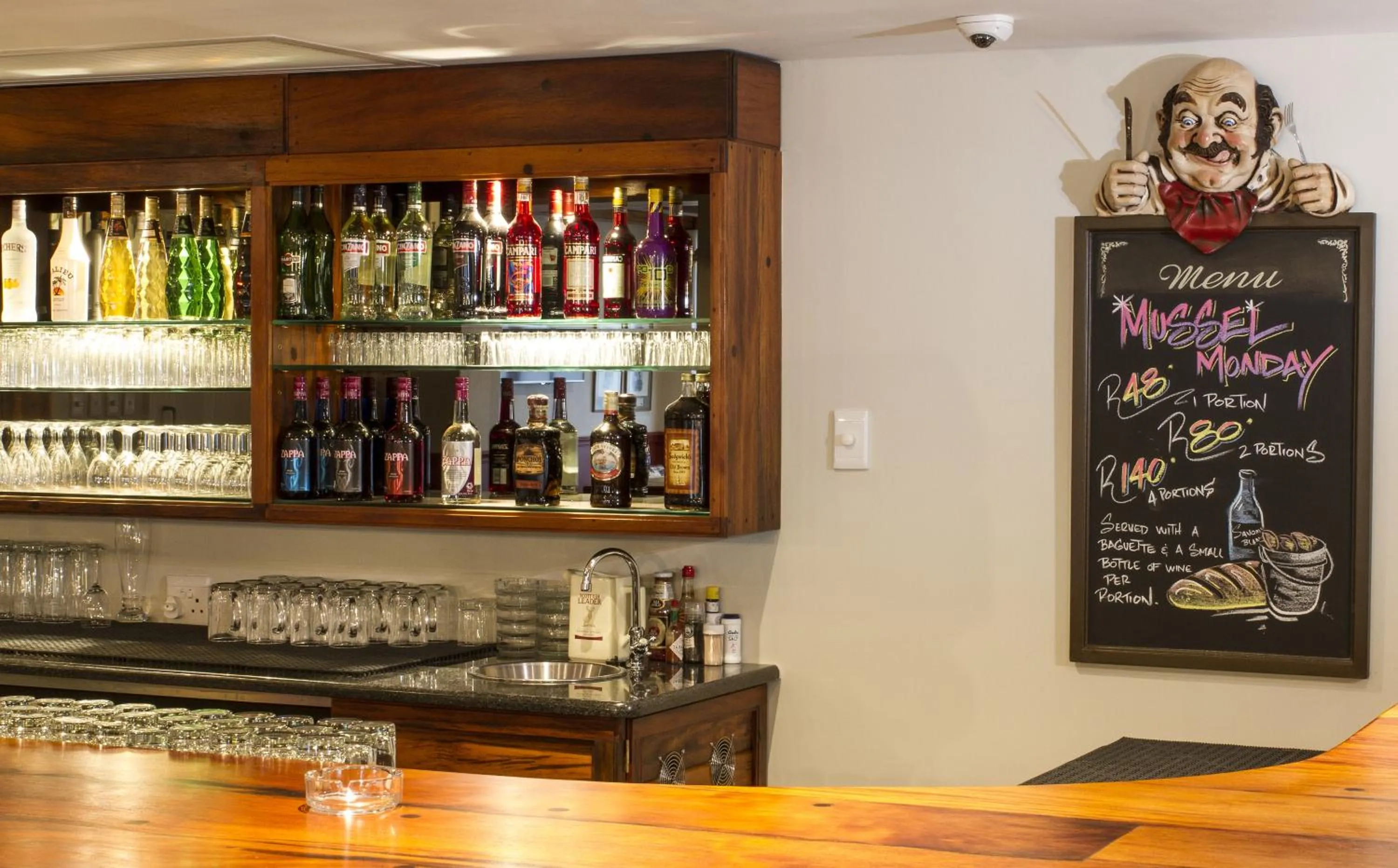 Lounge or bar in Royal St. Andrews Hotel, Spa and Conference Centre