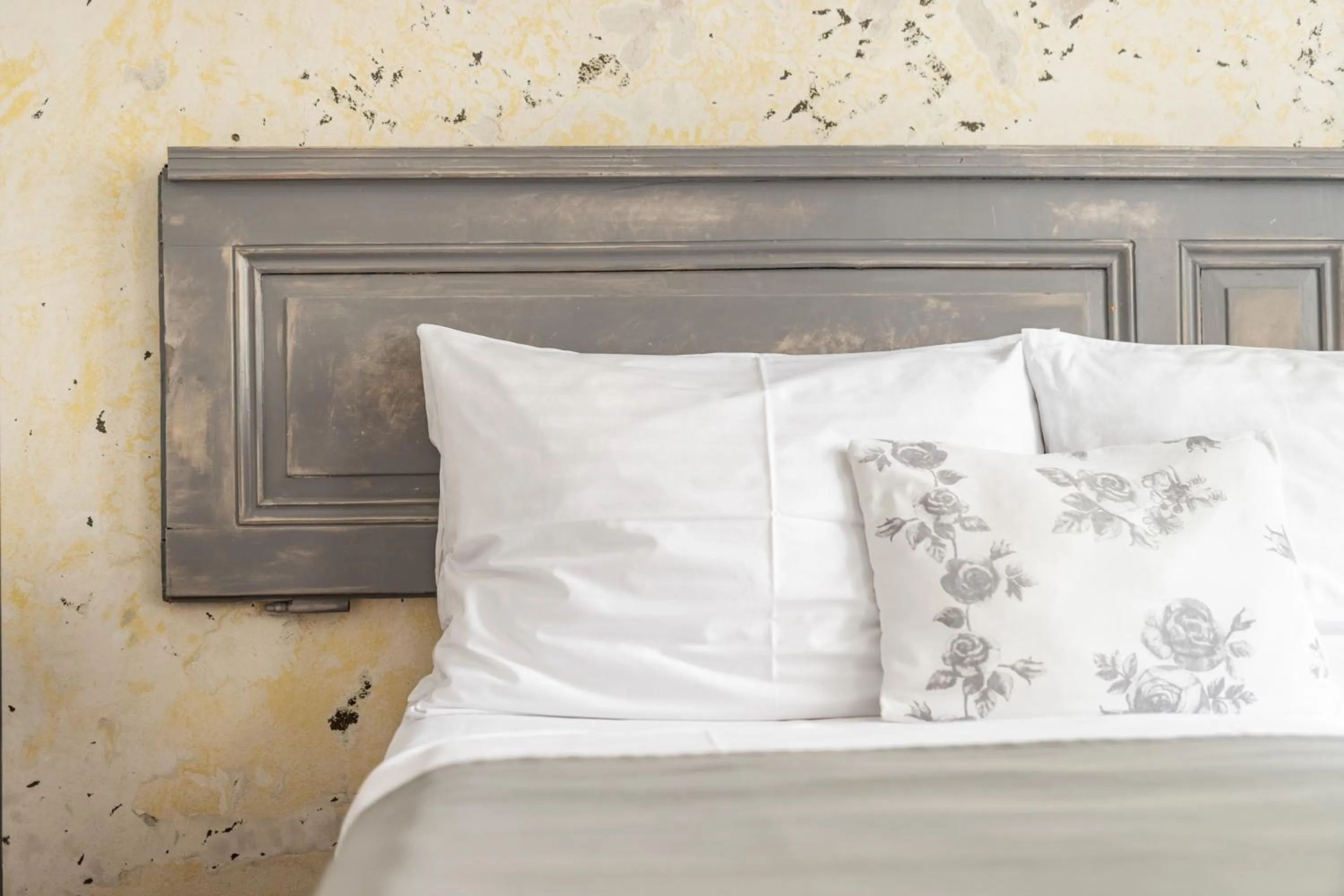 Bed in Miss Sophie's New Town & Wellness