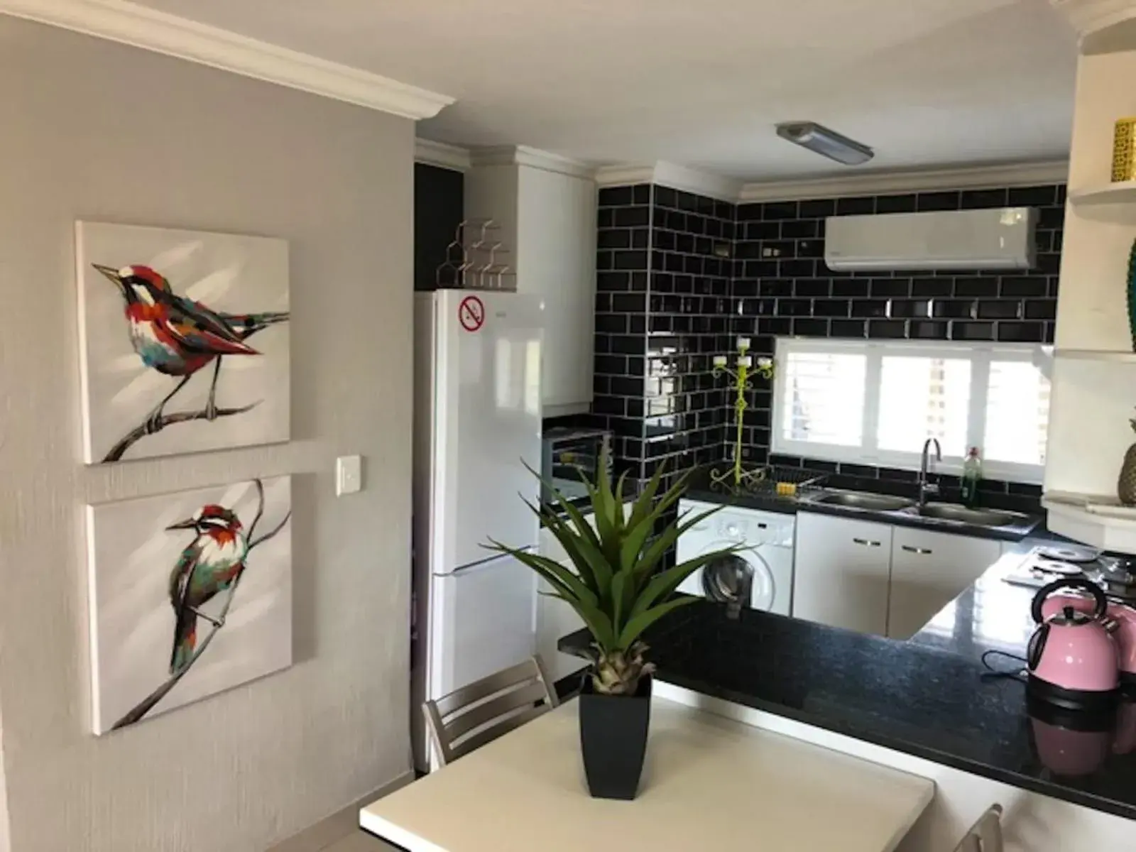 Two-Bedroom Apartment in 60 The Shades Umhlanga Two-Bedroom Apartment in 60 The Shades Umhlanga