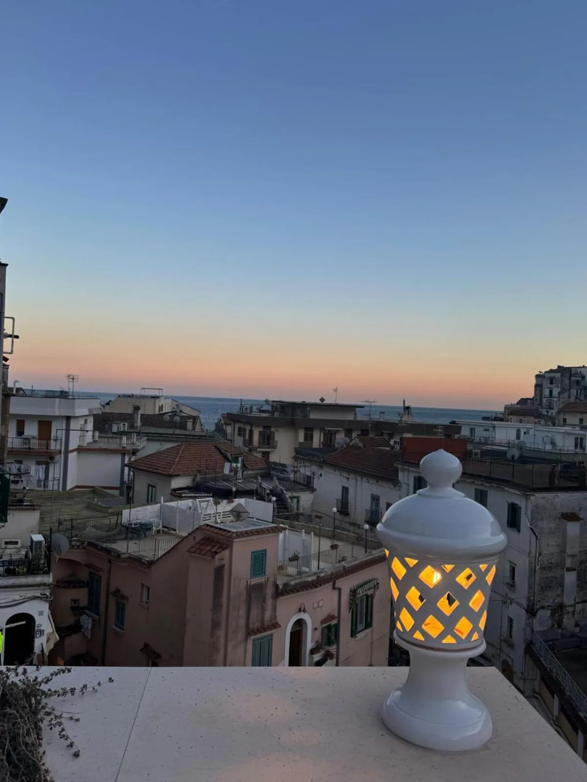 Restaurant/places to eat in Minori Palace