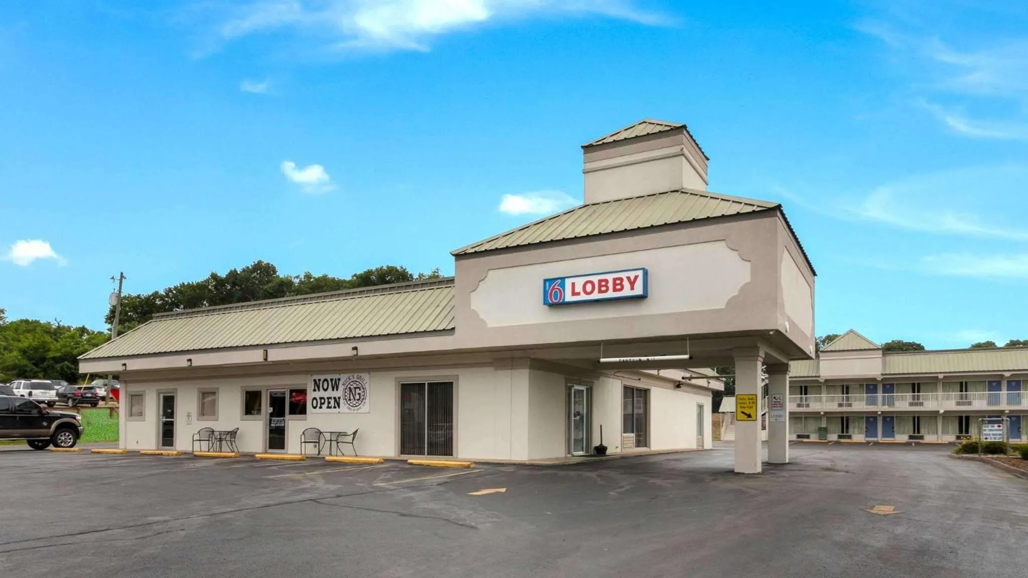 Property building in Motel 6-Pulaski, TN