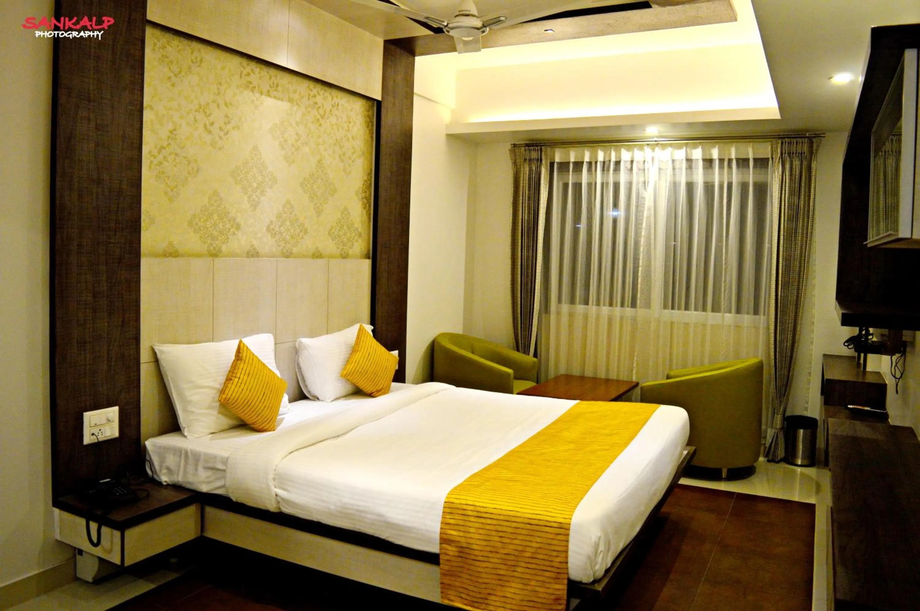 Photo of the whole room, Bed in Sepoy Grande Mysore