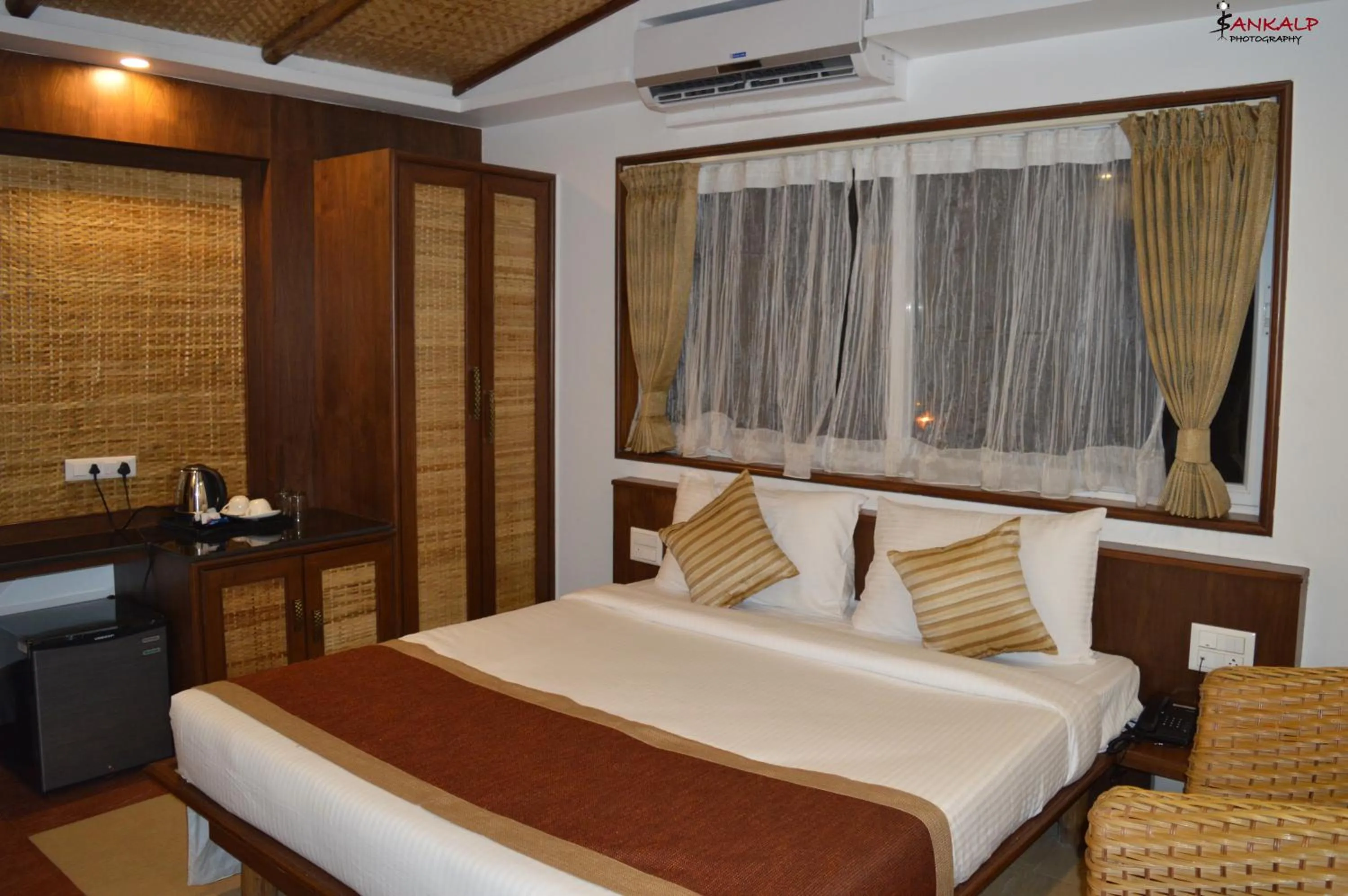 Photo of the whole room, Bed in Sepoy Grande Mysore