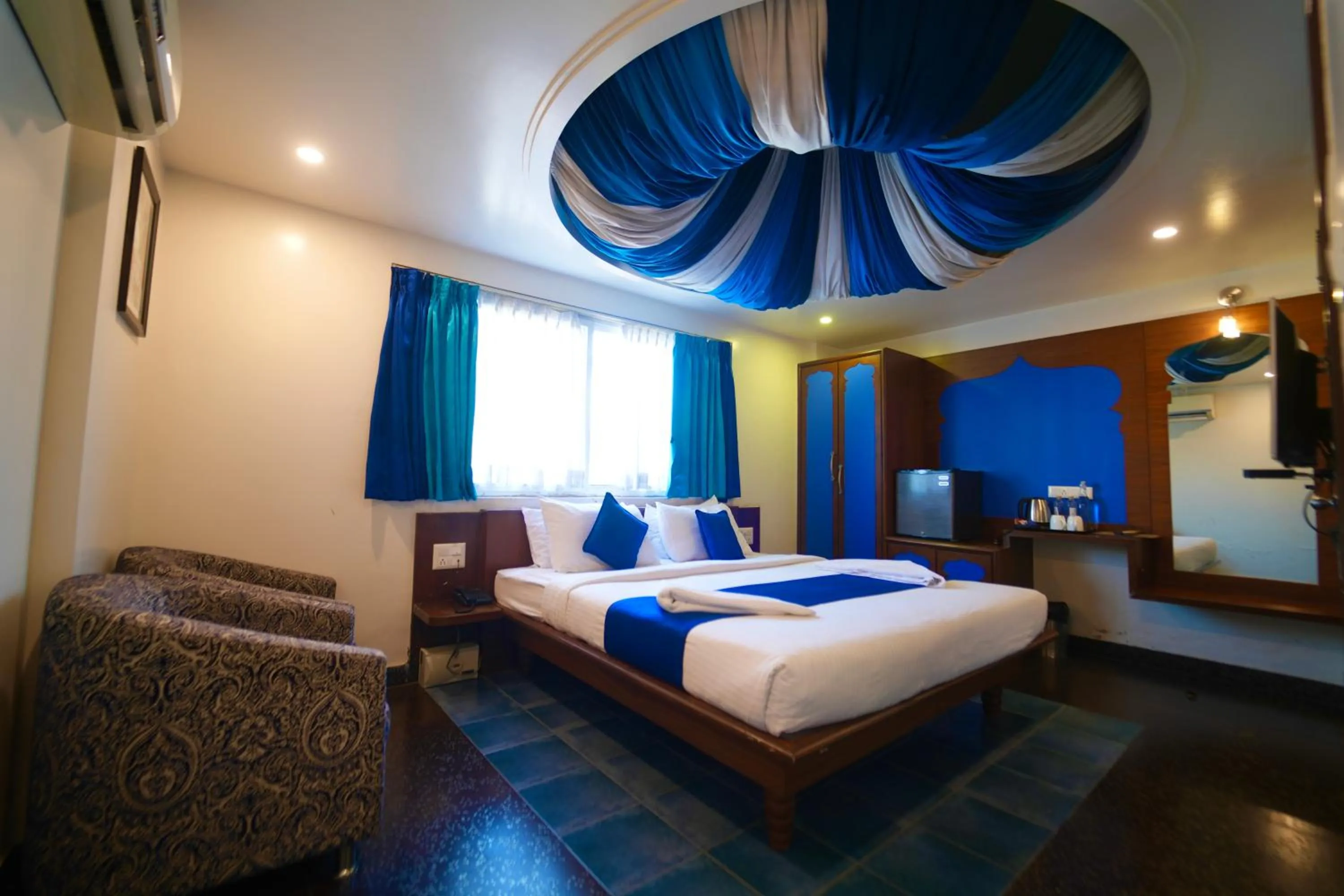 Bedroom, Bed in Sepoy Grande Mysore