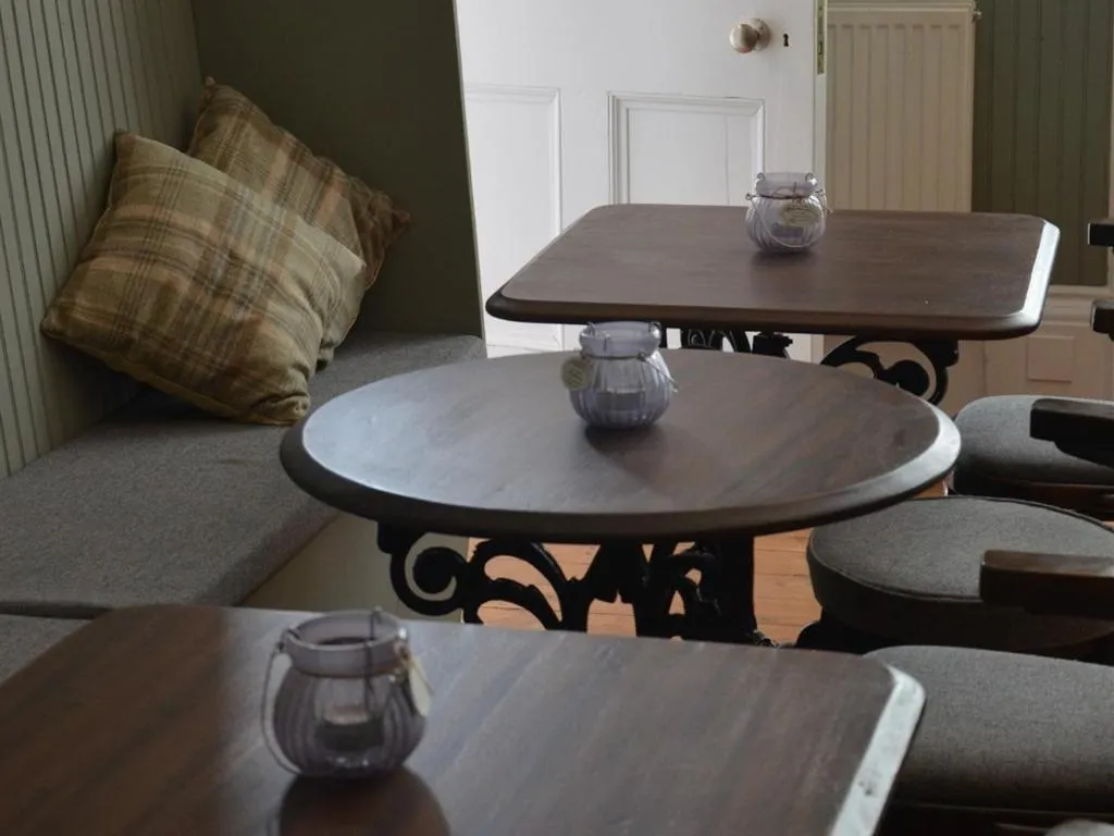 Lounge or bar in The Courie Inn