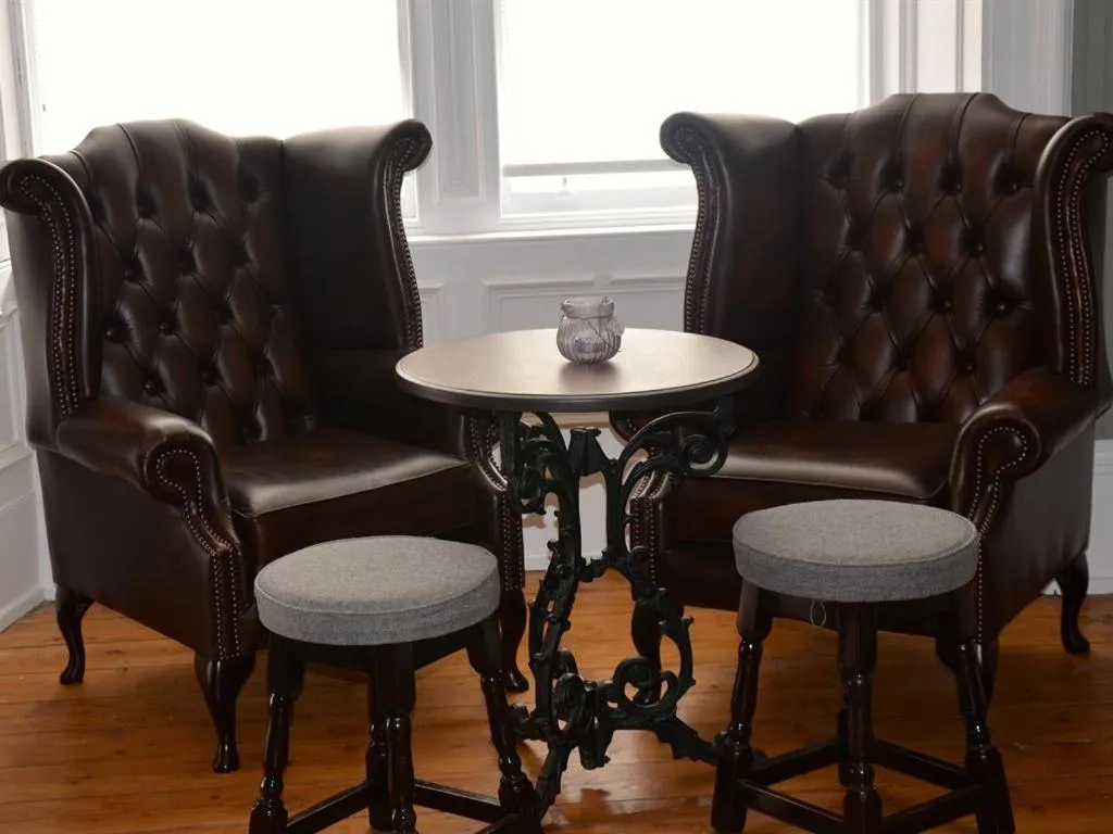 Lounge or bar in The Courie Inn