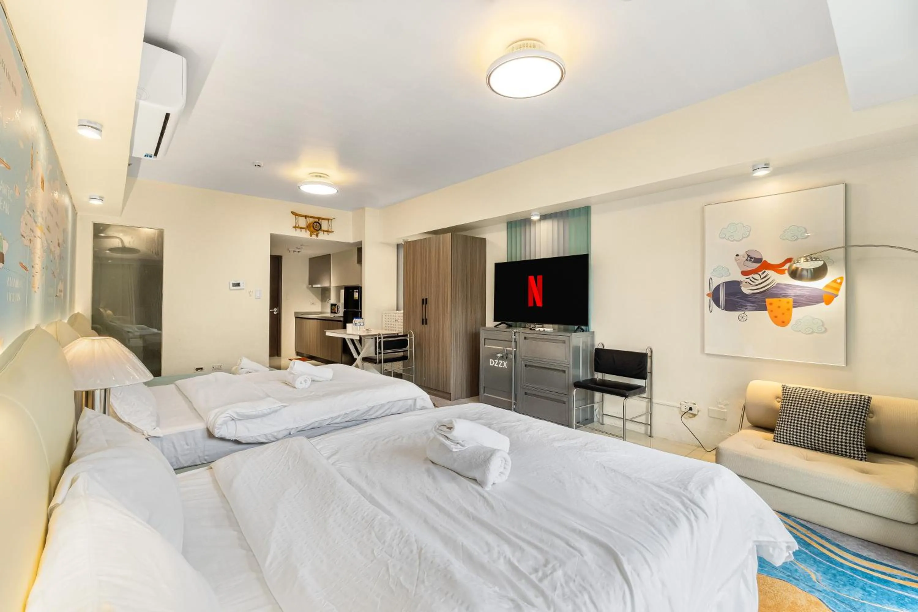 Deluxe Queen Studio  in Spacious Unit & High-Floor Hotel near City of Dreams, Airport, Okada, and Solaire Casino