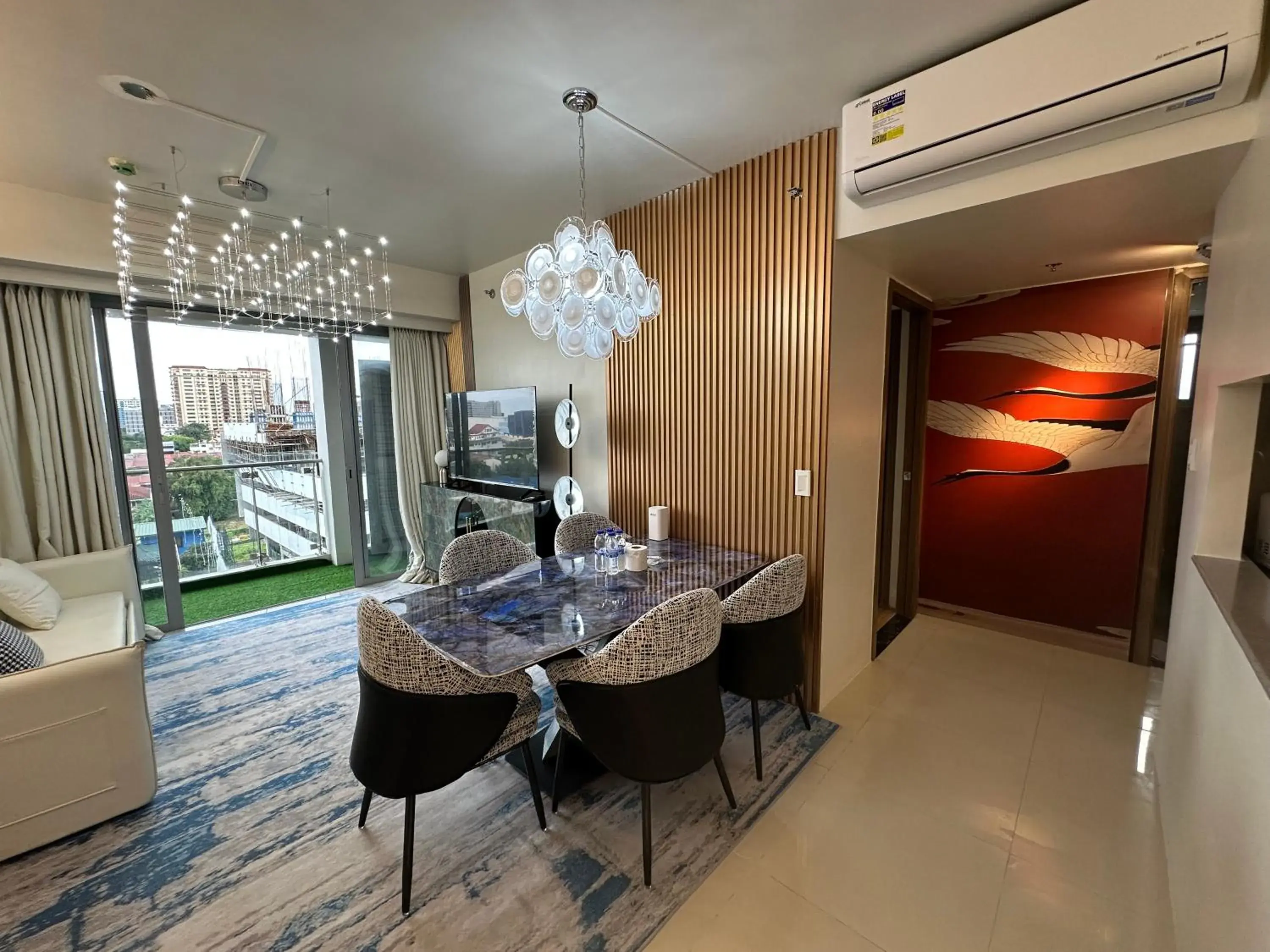 Two-Bedroom Suite in Spacious Unit & High-Floor Hotel near City of Dreams, Airport, Okada, and Solaire Casino Two-Bedroom Suite in Spacious Unit & High-Floor Hotel near City of Dreams, Airport, Okada, and Solaire Casino